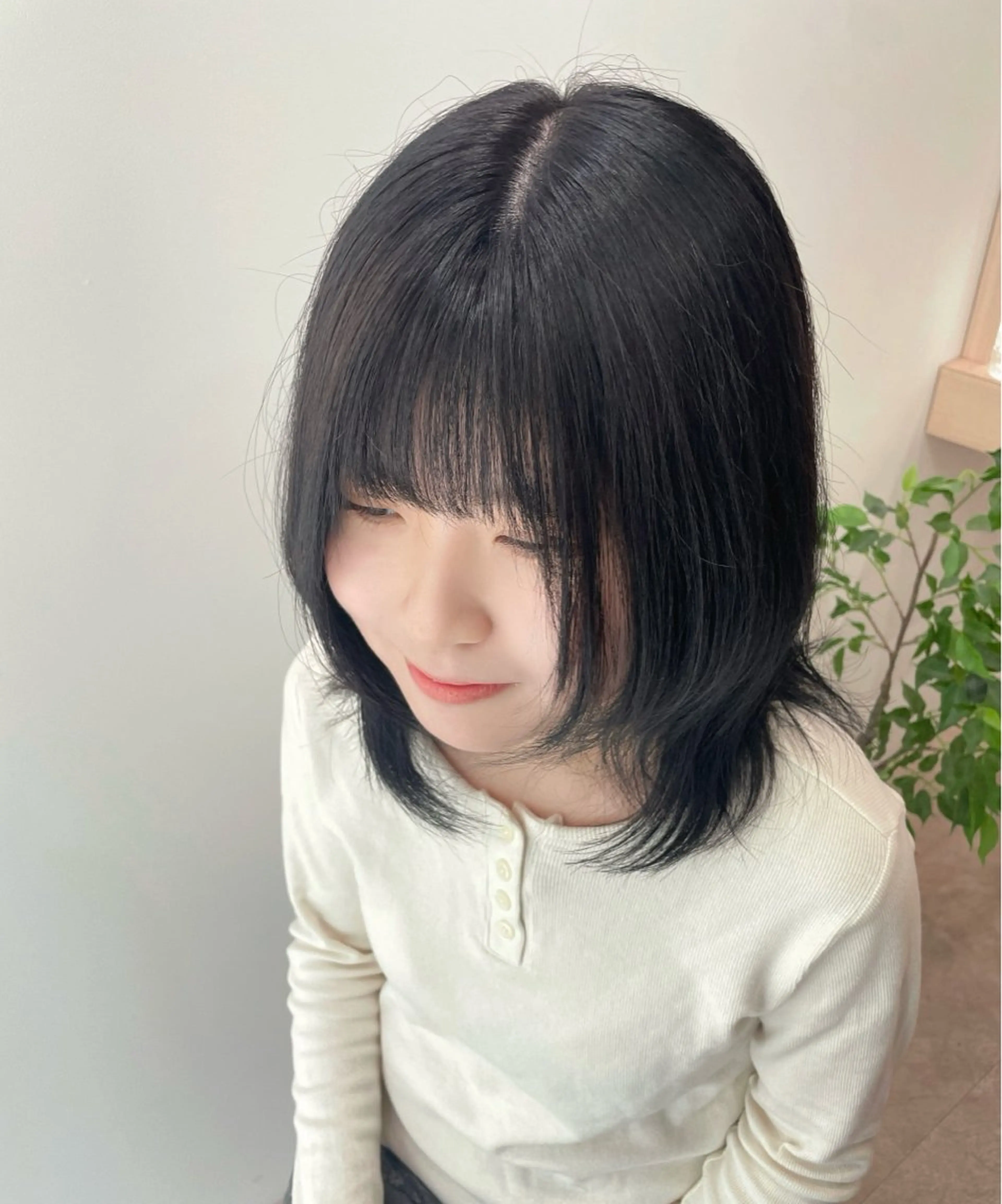 ミディアム カラー ブルーカラー シルバー 顔周りカット 【KAKONN】 yumikaのヘアスタイル