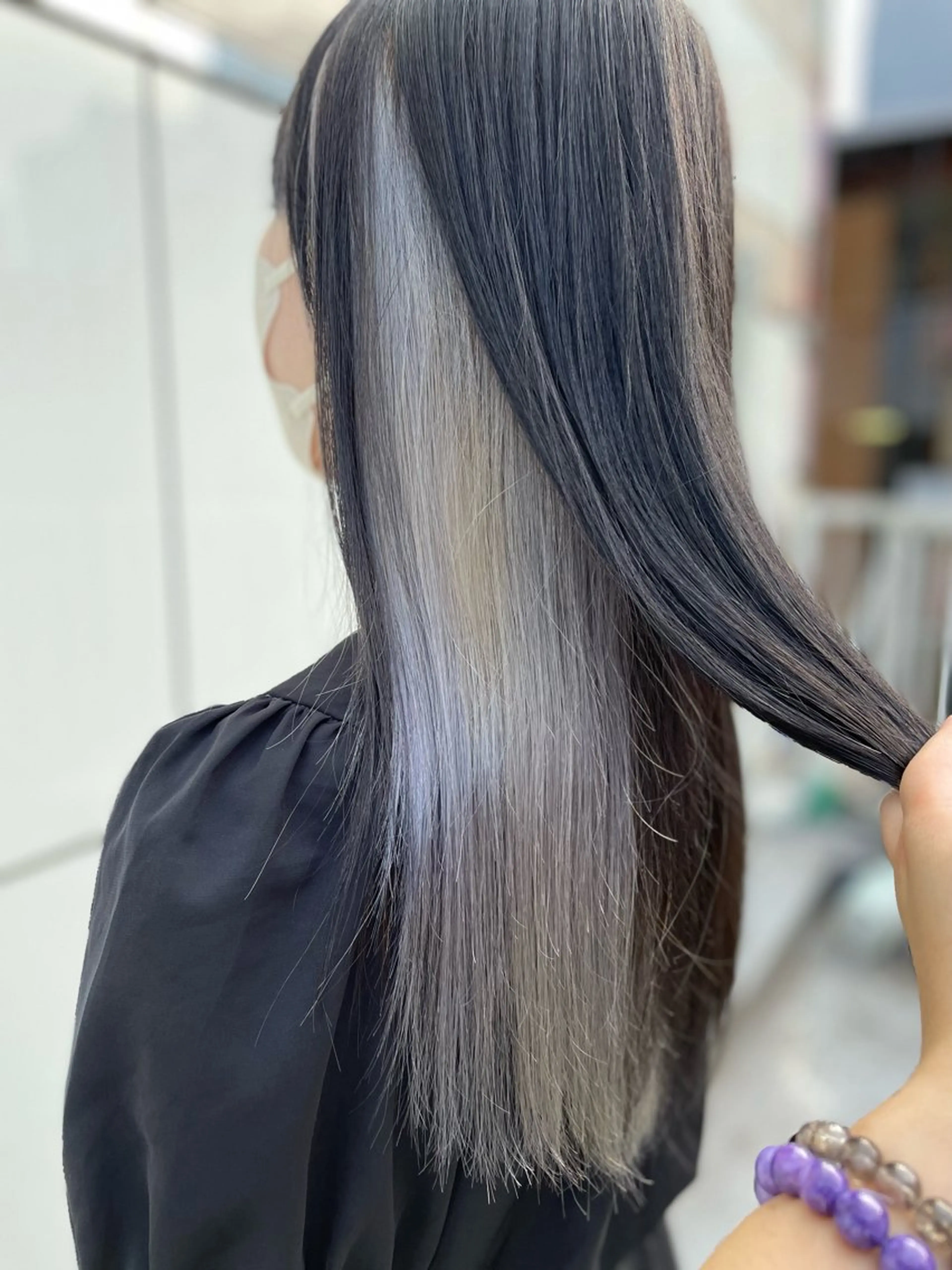 インナーカラー・イヤリングカラー(ブリーチ)+オンカラー◆¥ 9900円の写真