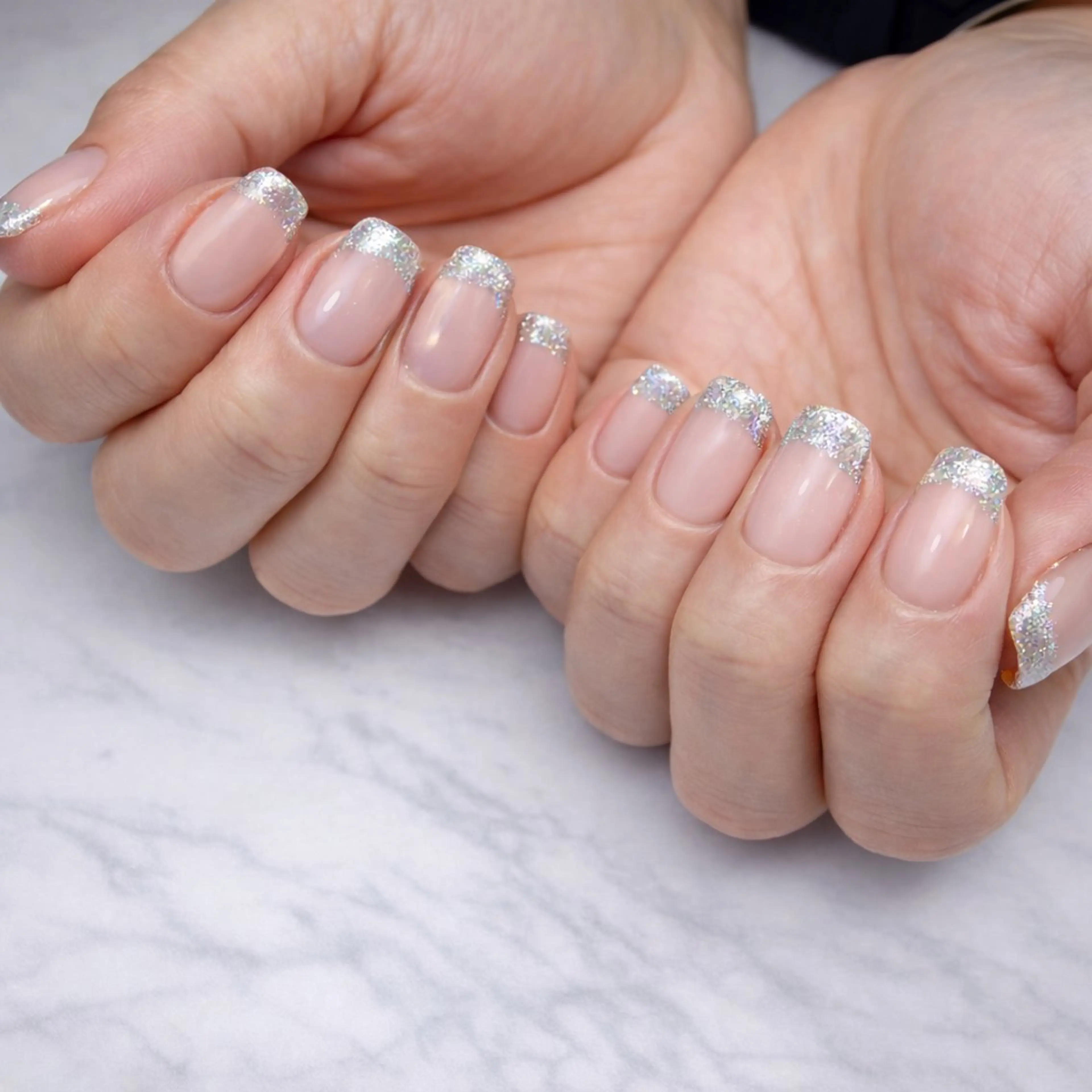 ネイル フレンチネイル キラキラネイル enchantee nail所属・Enchantée yukaのネイルデザイン