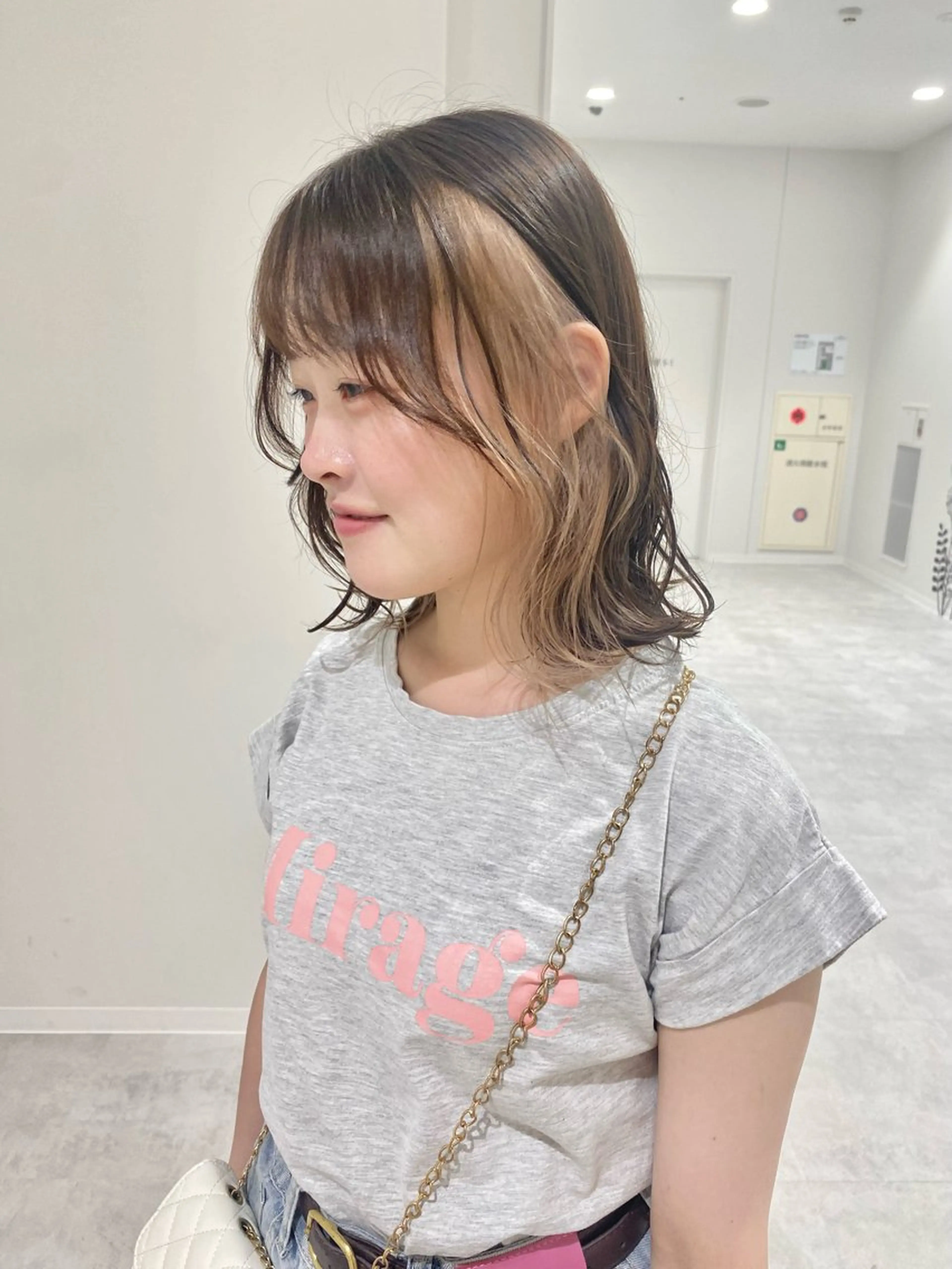 ミディアム カラー ベージュカラー ブリーチ インナーカラー ホワイトベージュ ヘアカラー ベージュ/アレンジ /横浜/杉本千夏のヘアスタイル