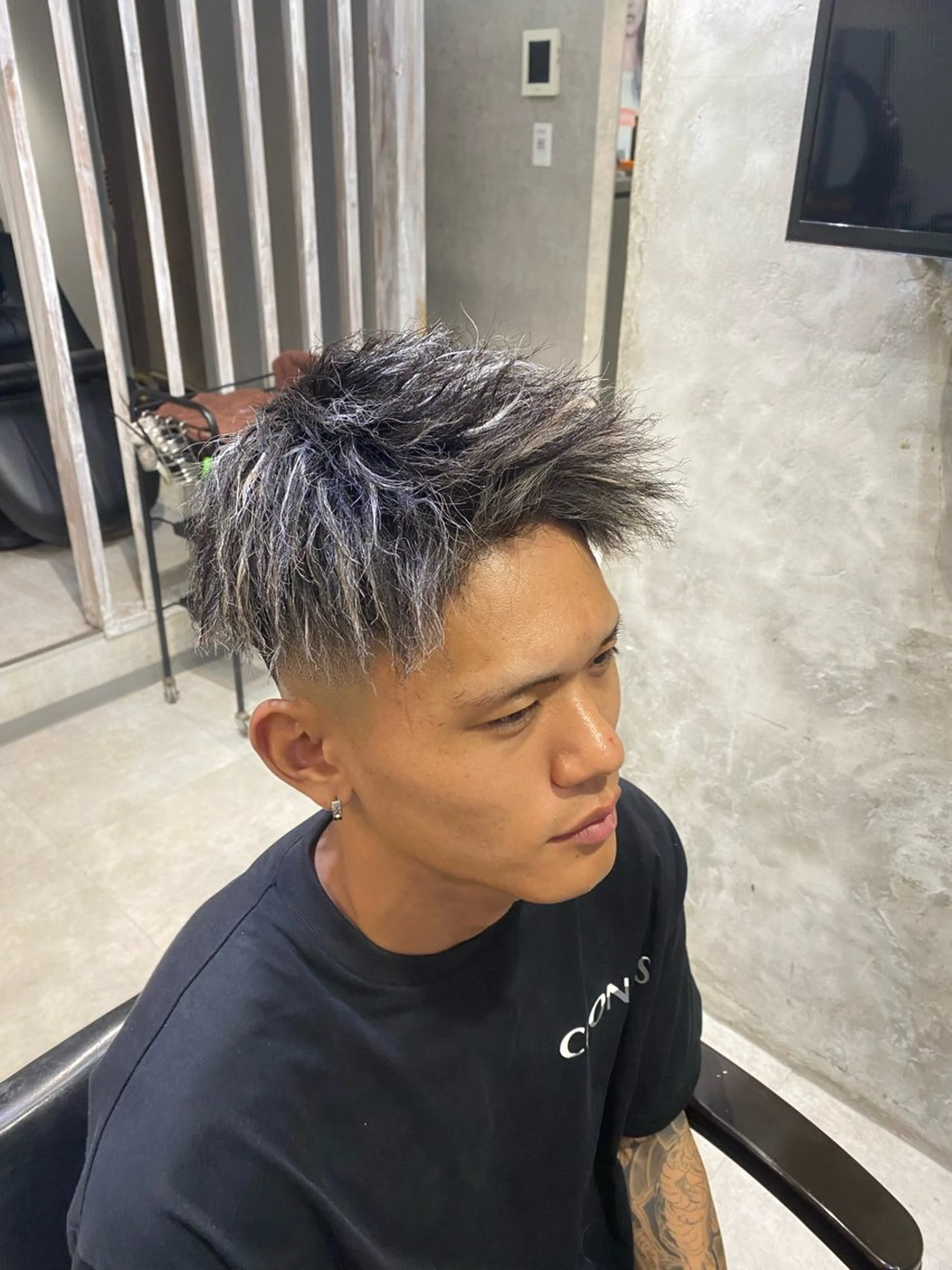 ショート カラー パーマ ハイライトカラー ハイライト ツイストパーマ カット ヘアカラー パーマ 🐉『メンズ美容師』 吉田龍星🐉のヘアスタイル