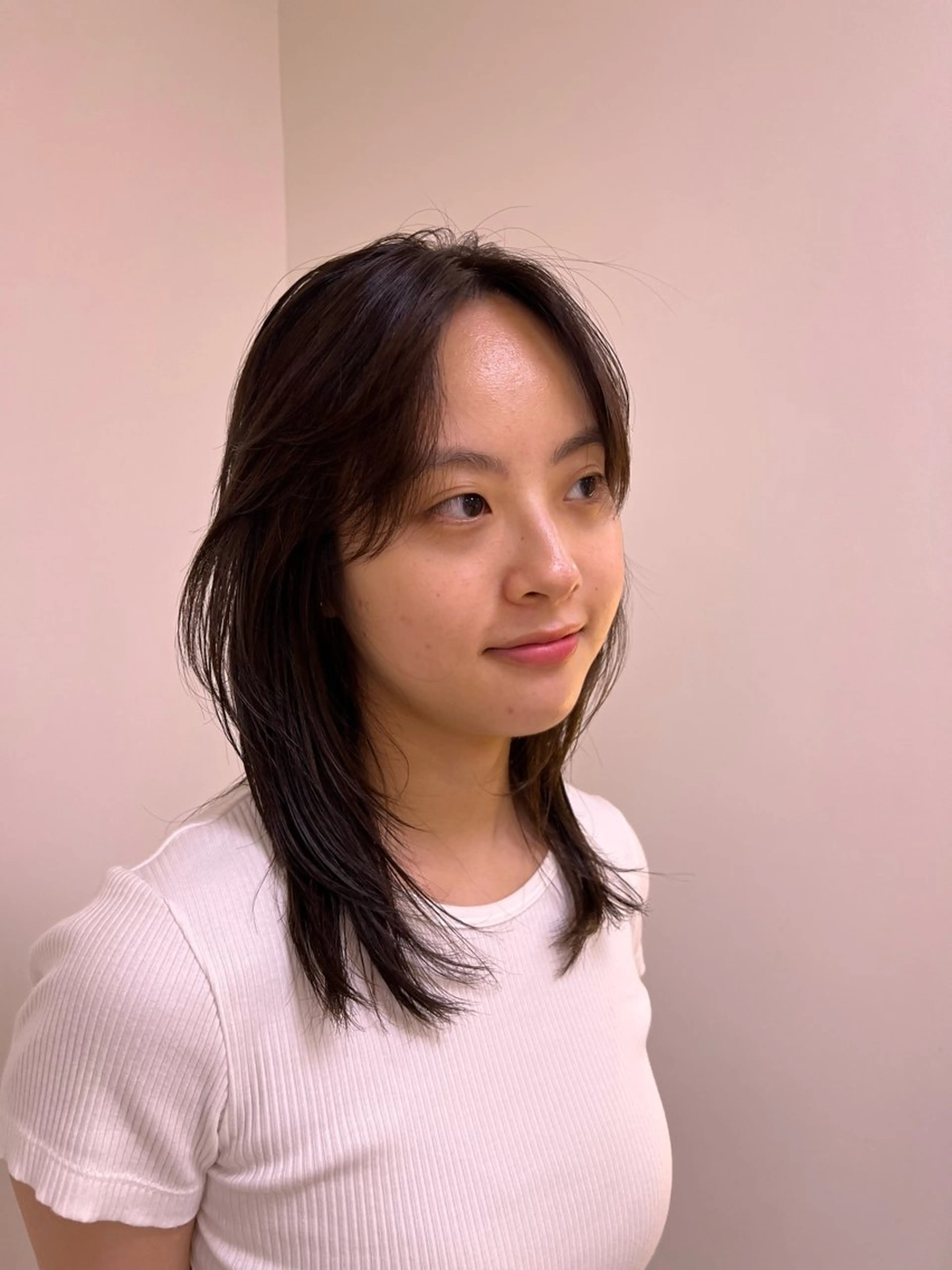 セミロング hina 🛋️ブリーチカラーのヘアスタイル