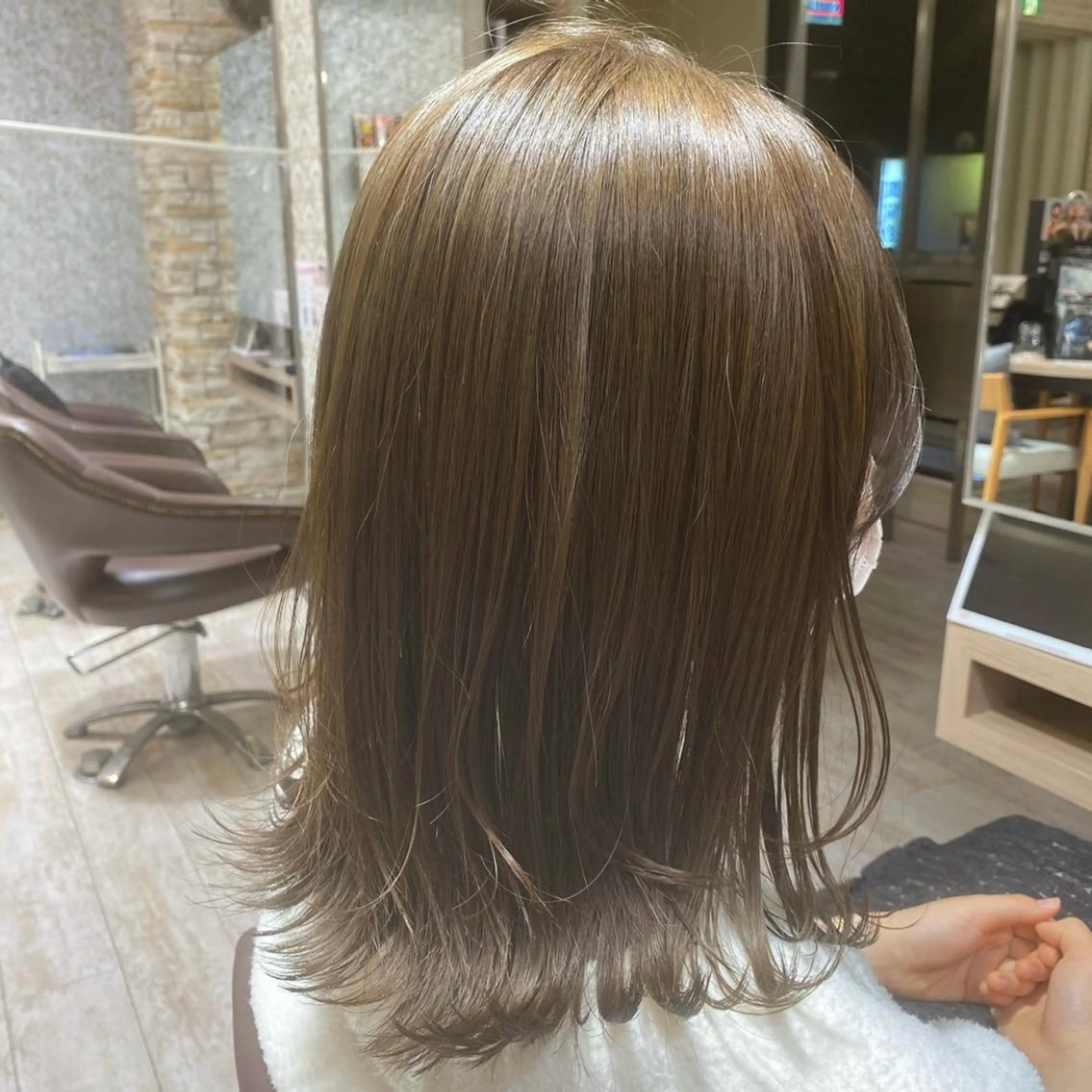 カラー ベージュカラー 松岡 沙弥のヘアスタイル