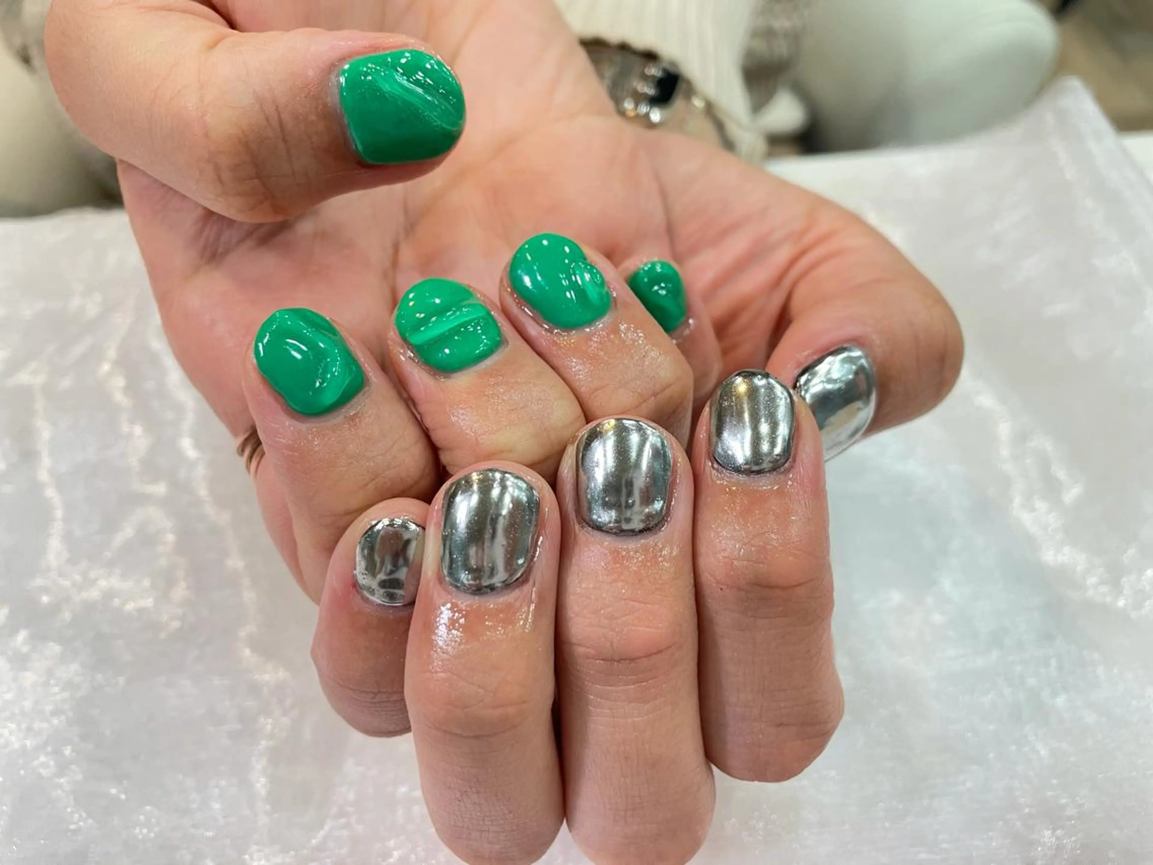 ネイル はばすみれ🎀ﾈｲﾙ 光ﾌｪｲｼｬﾙ ﾍｱのネイルデザイン