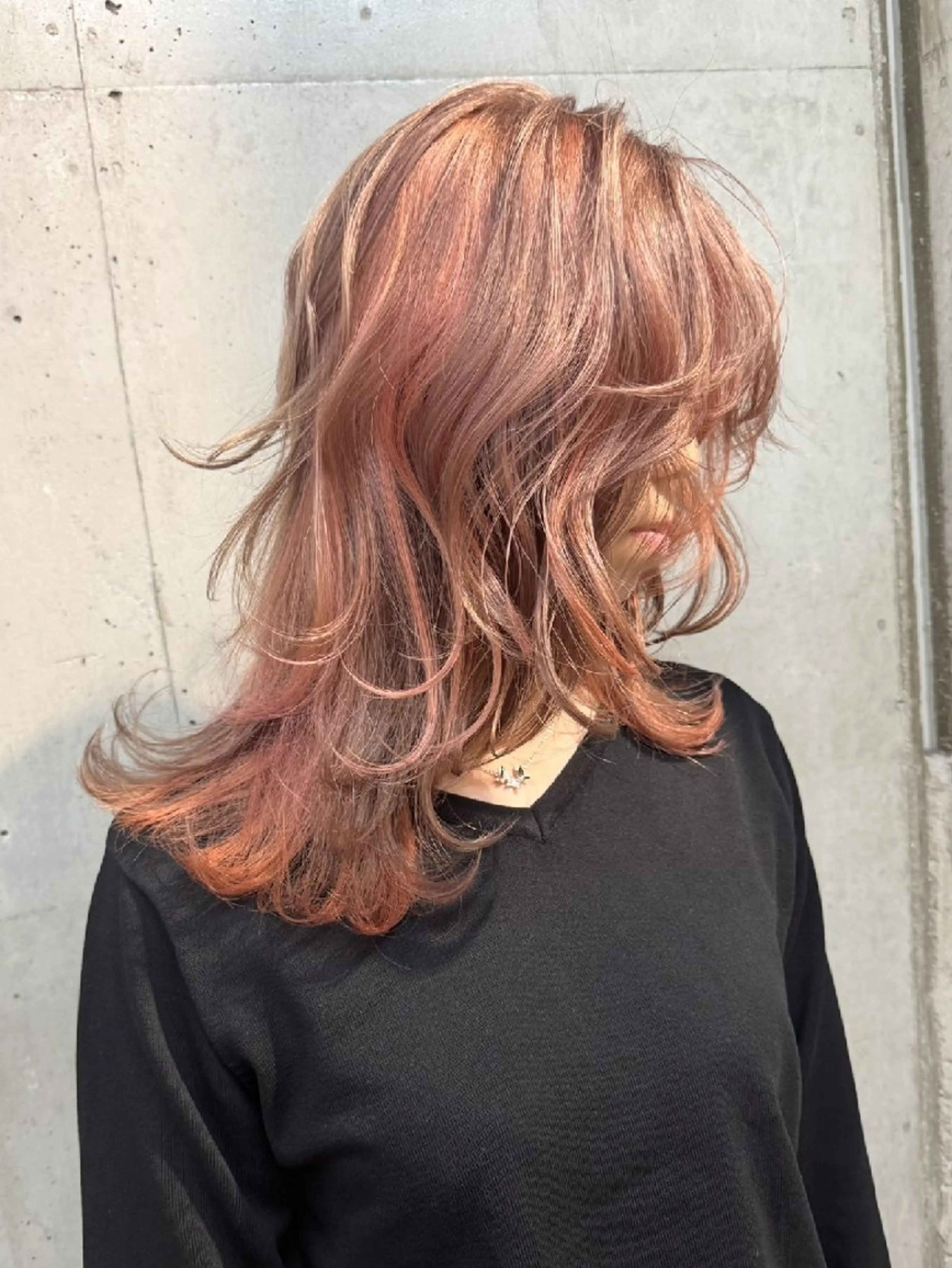 ミディアム カラー ブリーチ デザインカラー ダブルカラー グレージュ インナーカラー mood 髪質改善 ダブルカラーのヘアスタイル