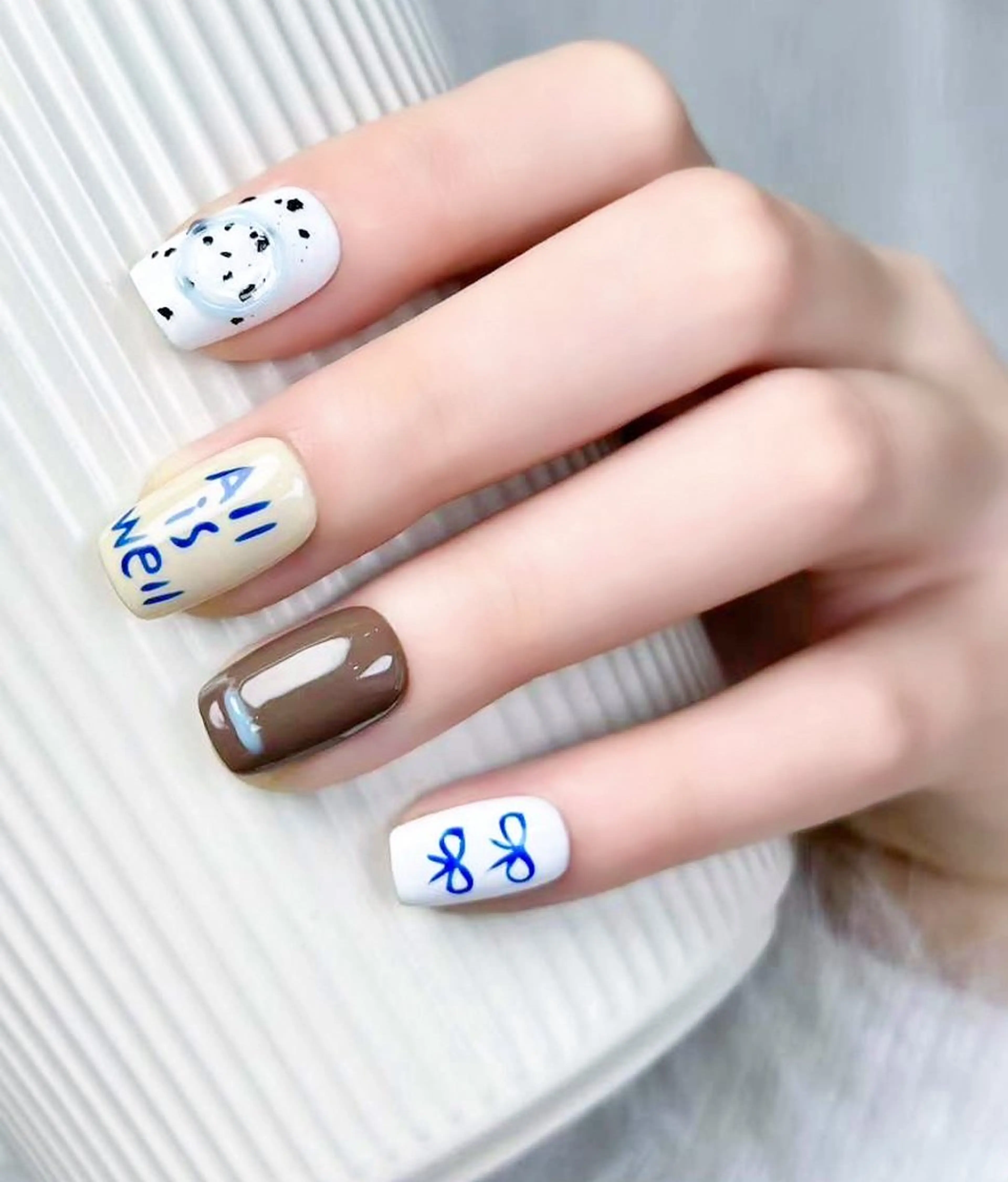 ネイル ハンドネイル MoonNail ユリ🌸のネイルデザイン
