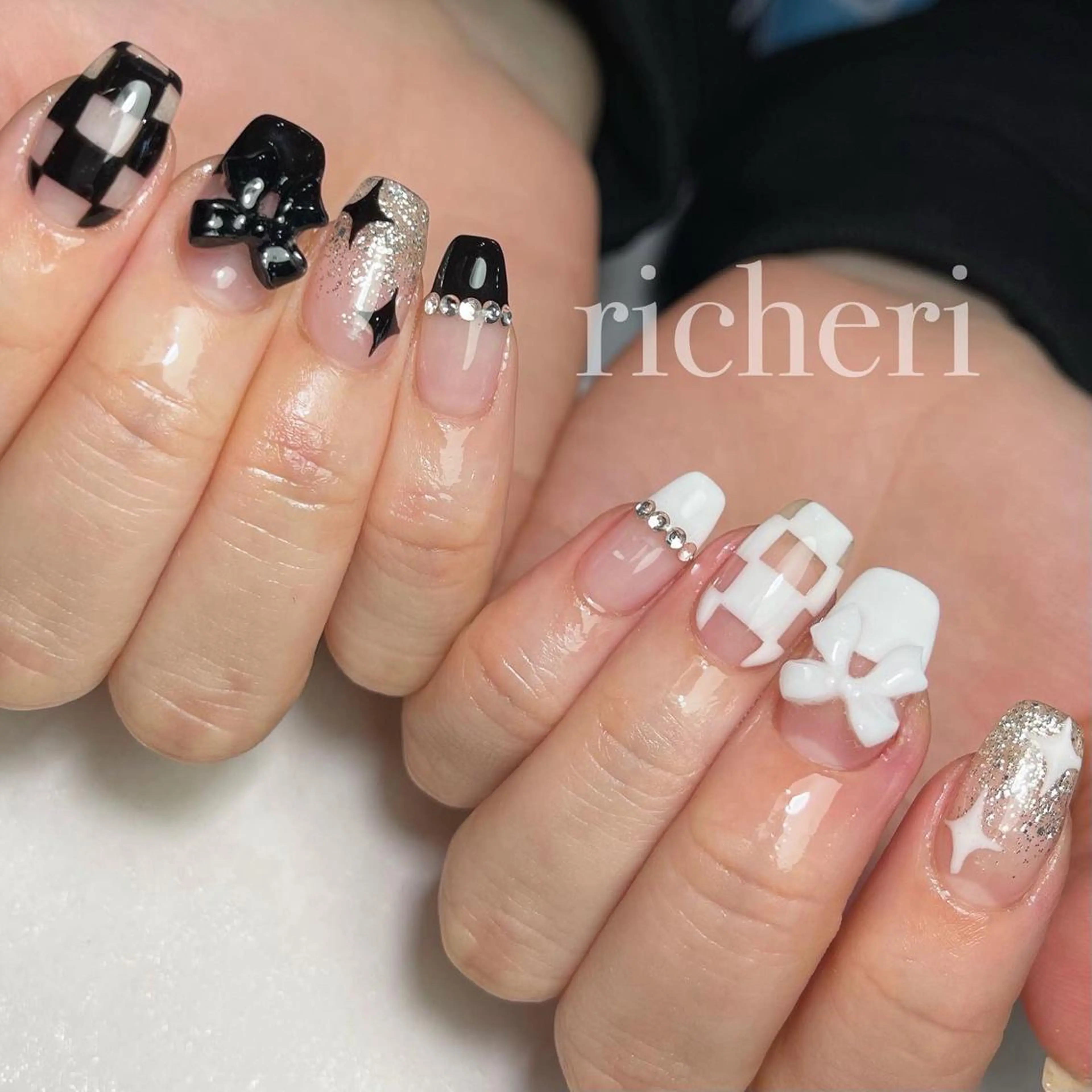 ミディアム ネイル 韓国風ヘア アートネイル チークネイル フラッシュネイル フレンチネイル ハンドネイル richeri beautyのエステ・リラクイメージ