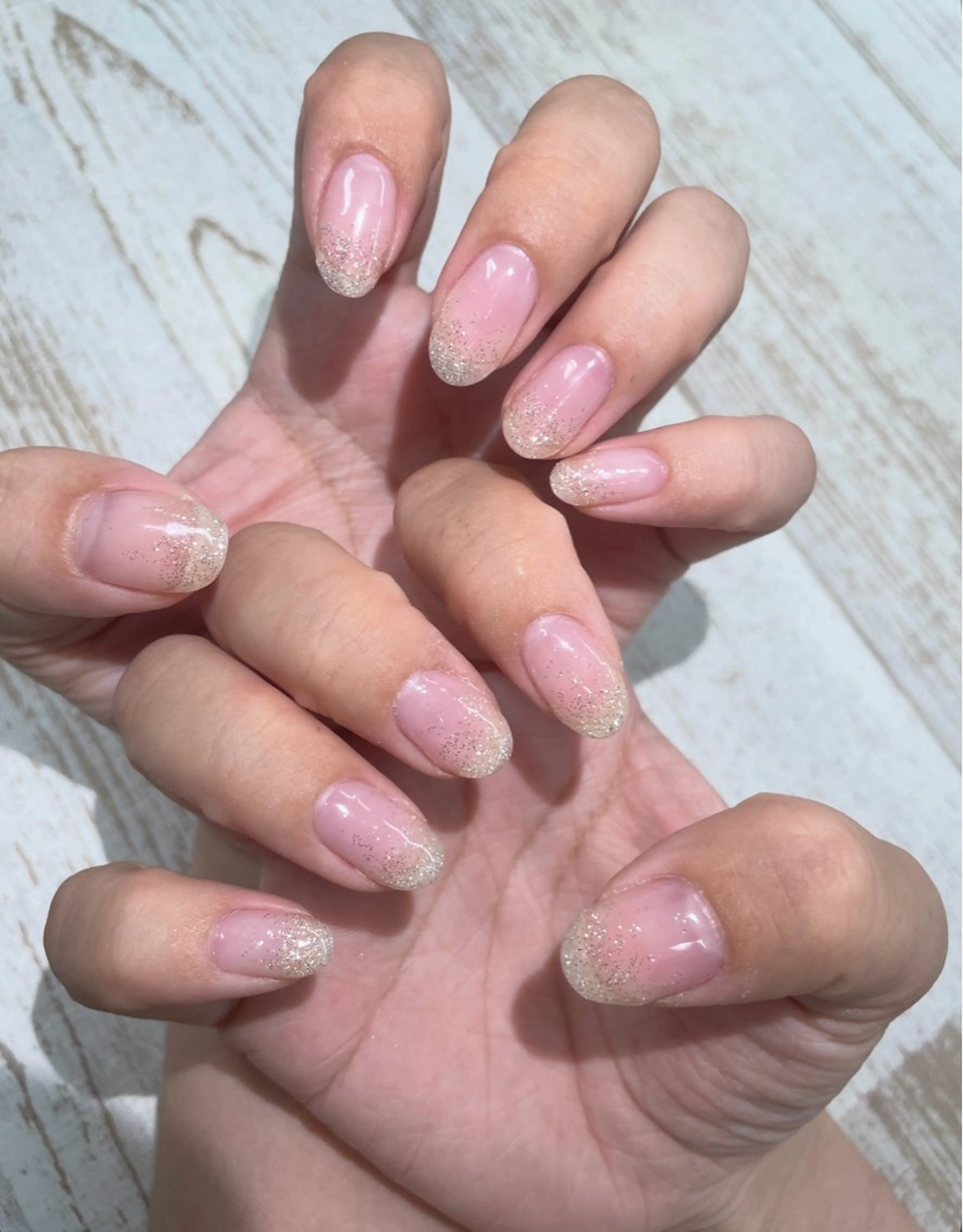 ネイル グラデーション キラキラネイル ラメ(グリッター) ピンク シンプルネイル 島 ネイルステーションのネイルデザイン