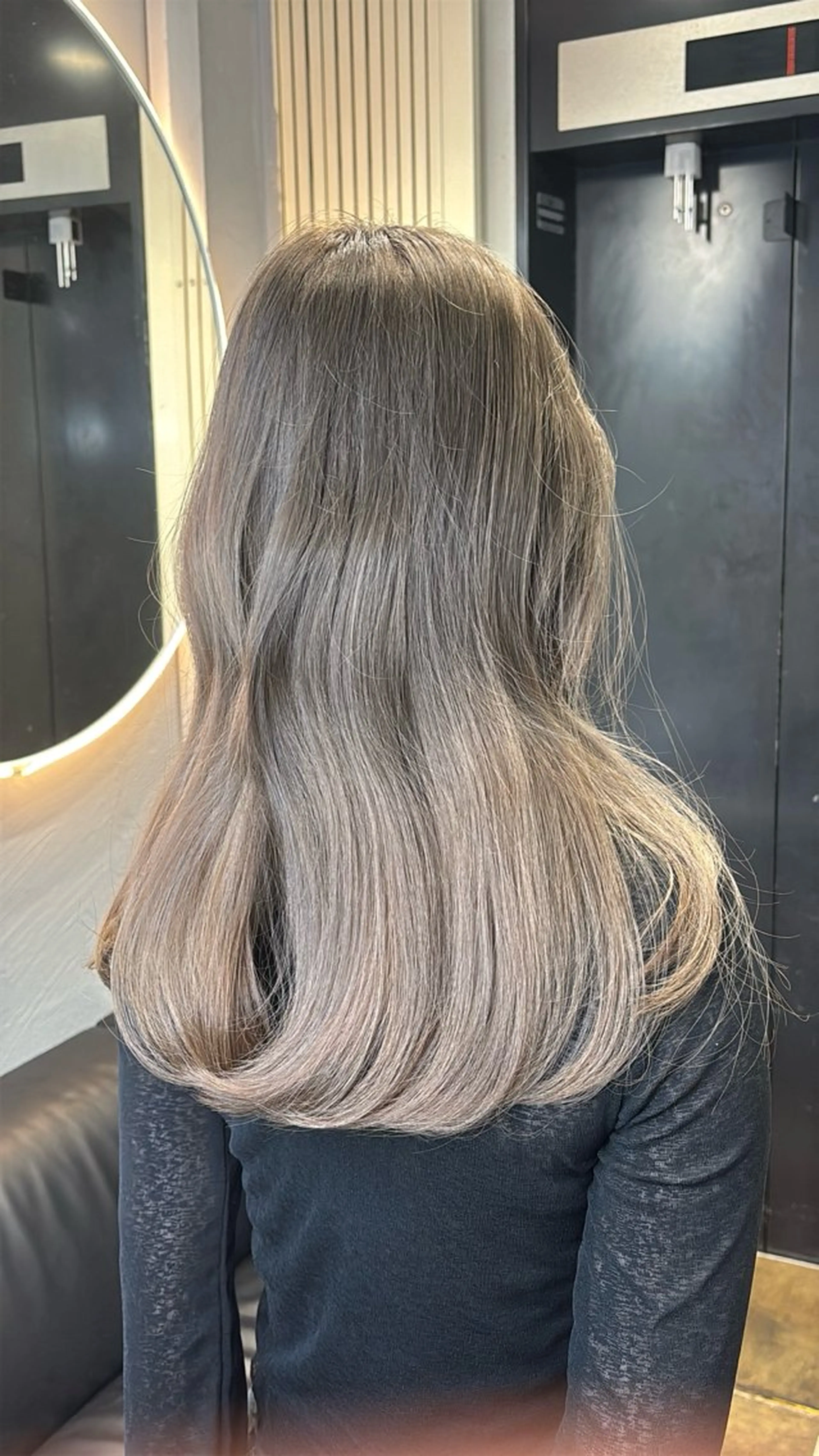 ロング ヘアカラー トリートメント ヘアセット 韓国ヘア/ブリーチ無 しWカラー/オリーブのヘアスタイル