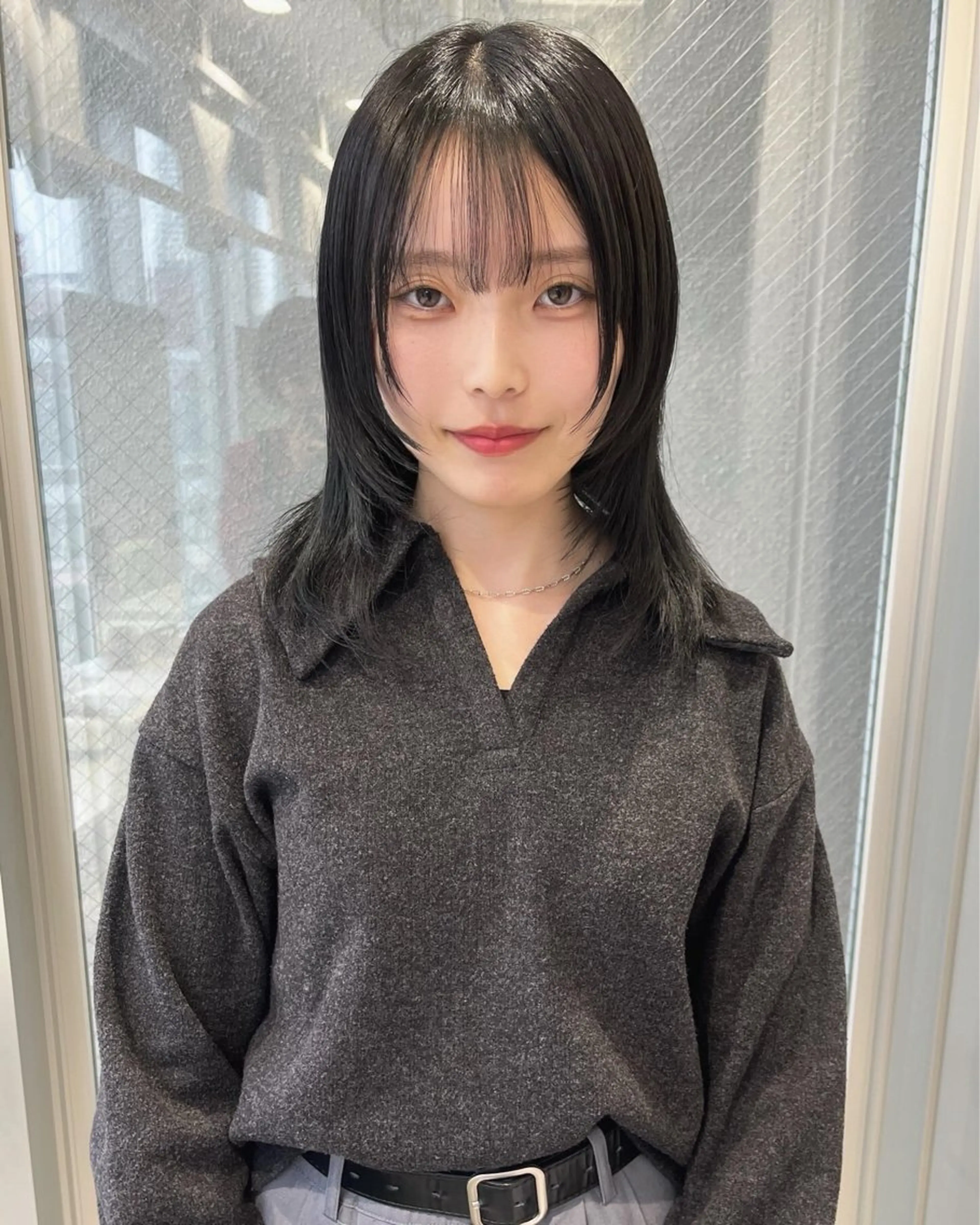 セミロング カラー ウルフカット／吉村 桃子のヘアスタイル