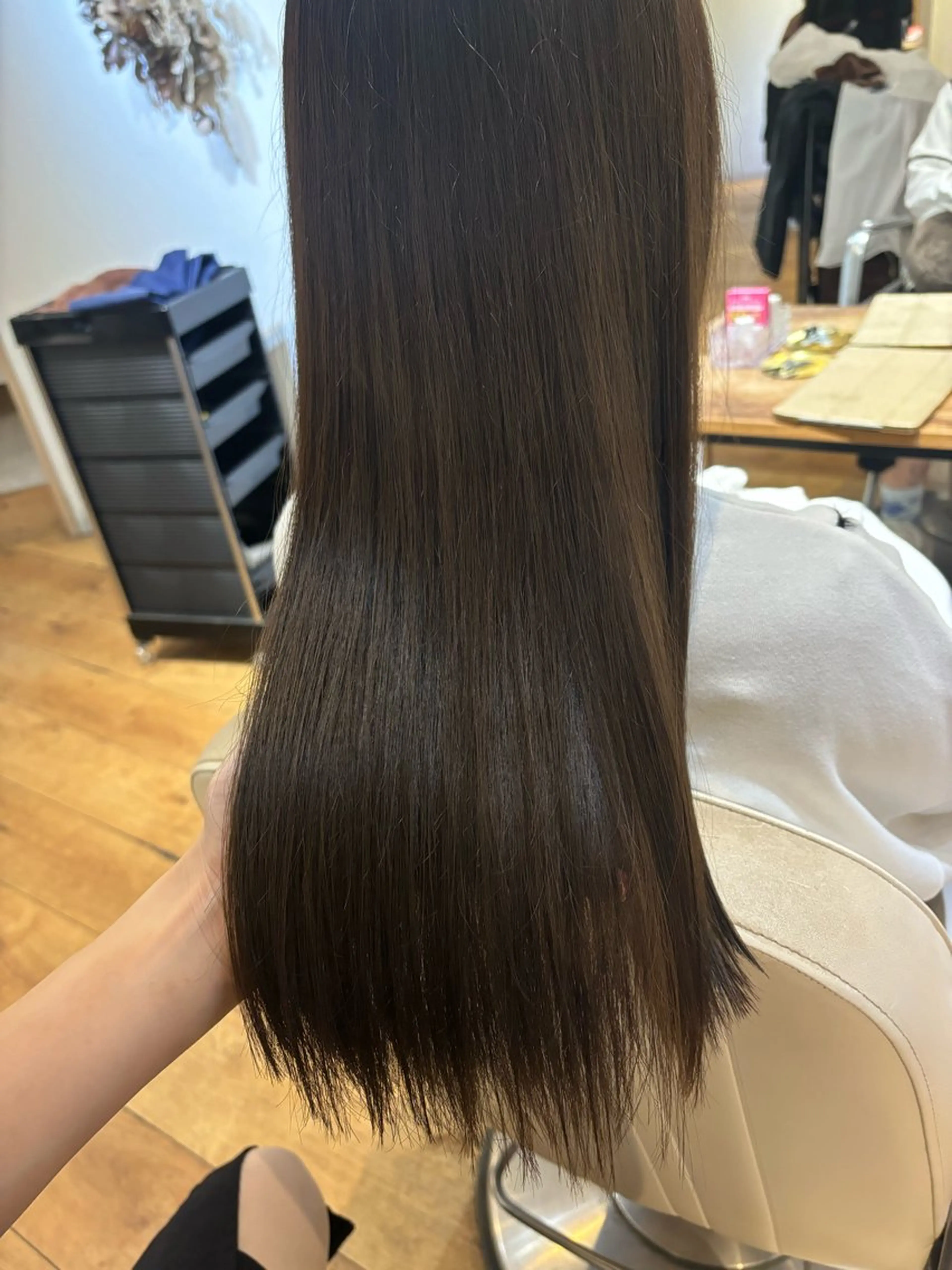 ロング カラー ベージュカラー オリーブベージュ カット ヘアカラー トリートメント newi 京橋 【yuuki】のヘアスタイル