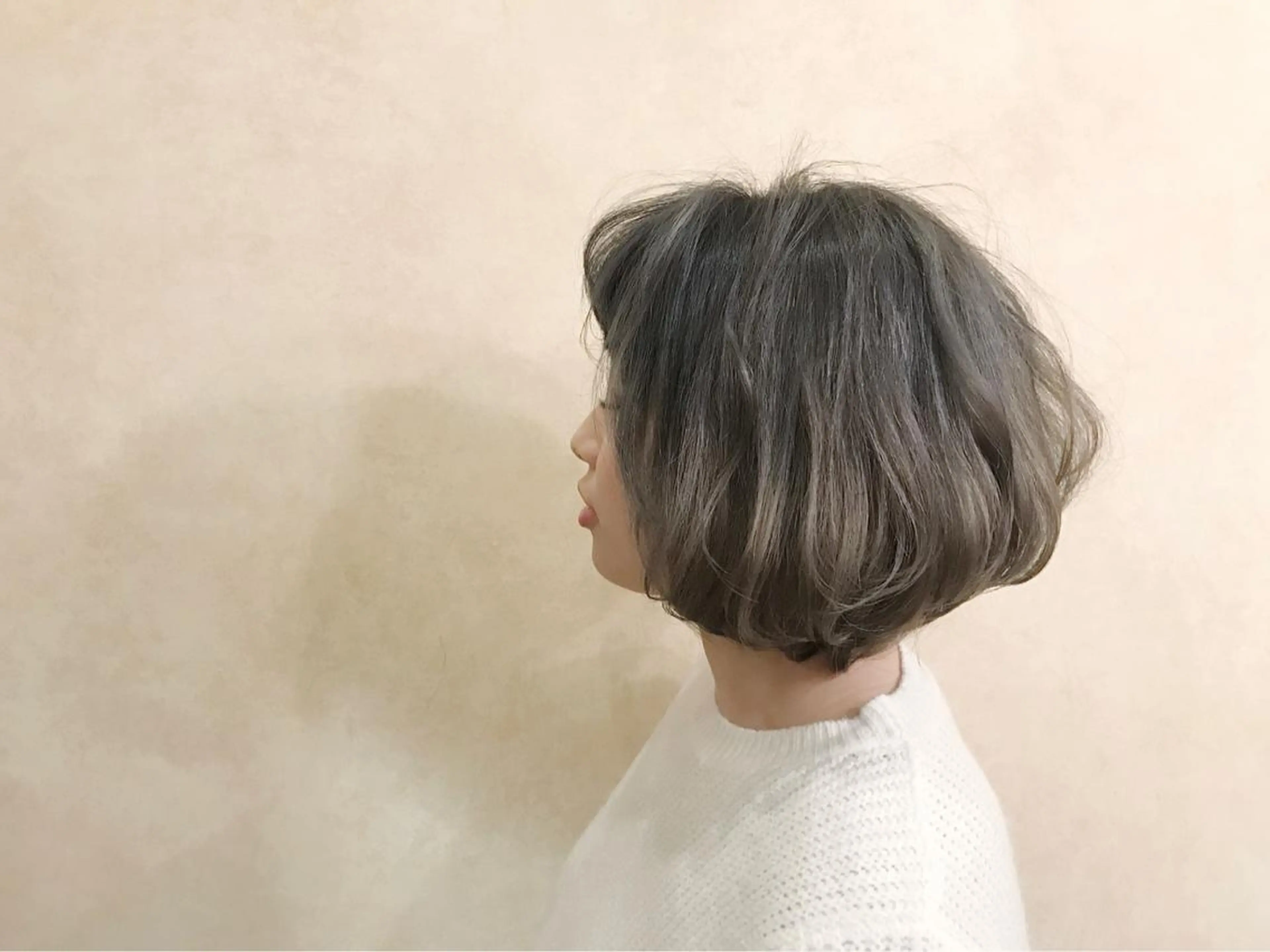 ショート ミディアム カラー ショートボブ アッシュ ブリーチ ブルーカラー ブルーアッシュ 前田 敬太のヘアスタイル