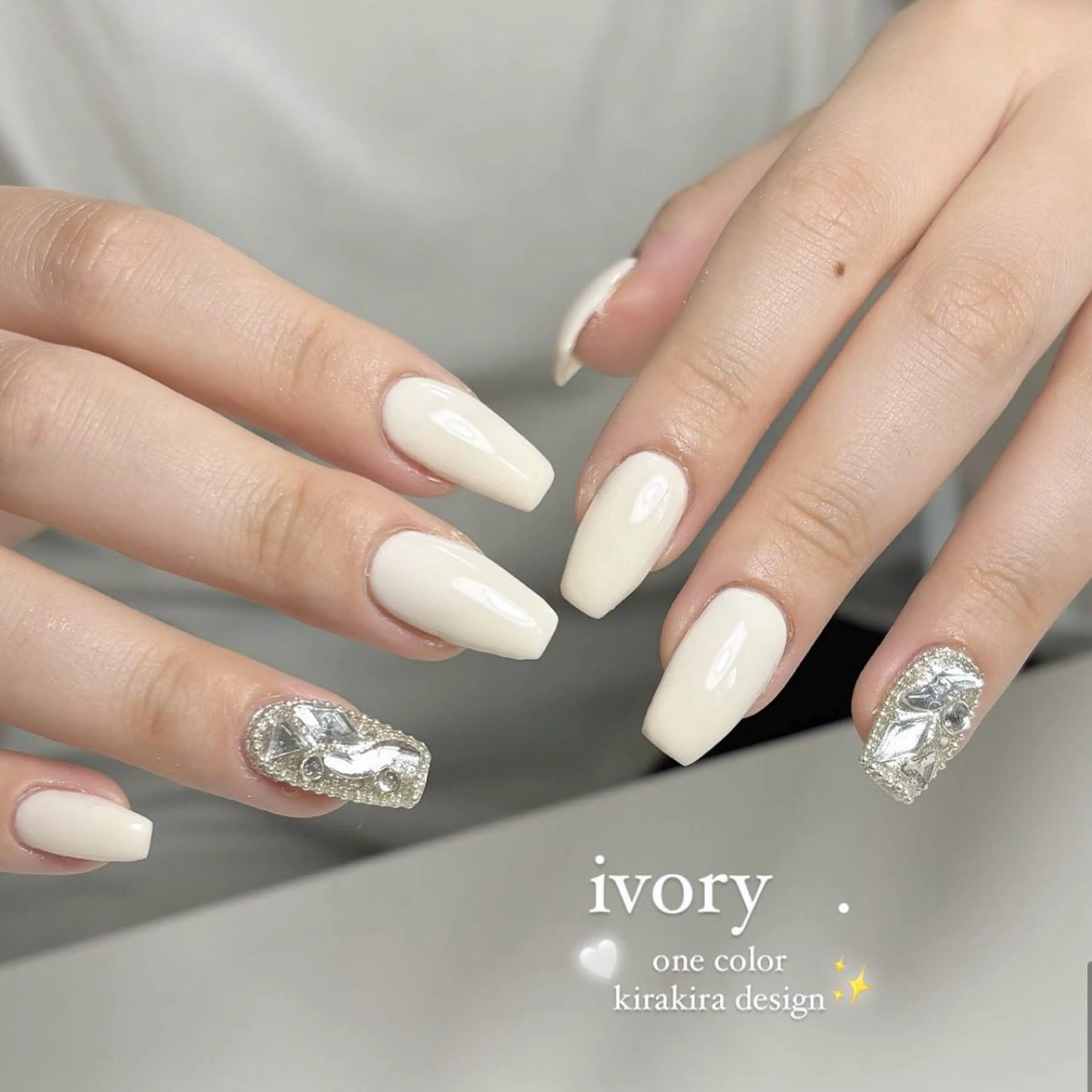 ネイル キラキラネイル 韓国ネイル 持ち込み ワンカラーネイル シンプルネイル ハンドネイル Larme ［ﾗﾙﾑ］のネイルデザイン
