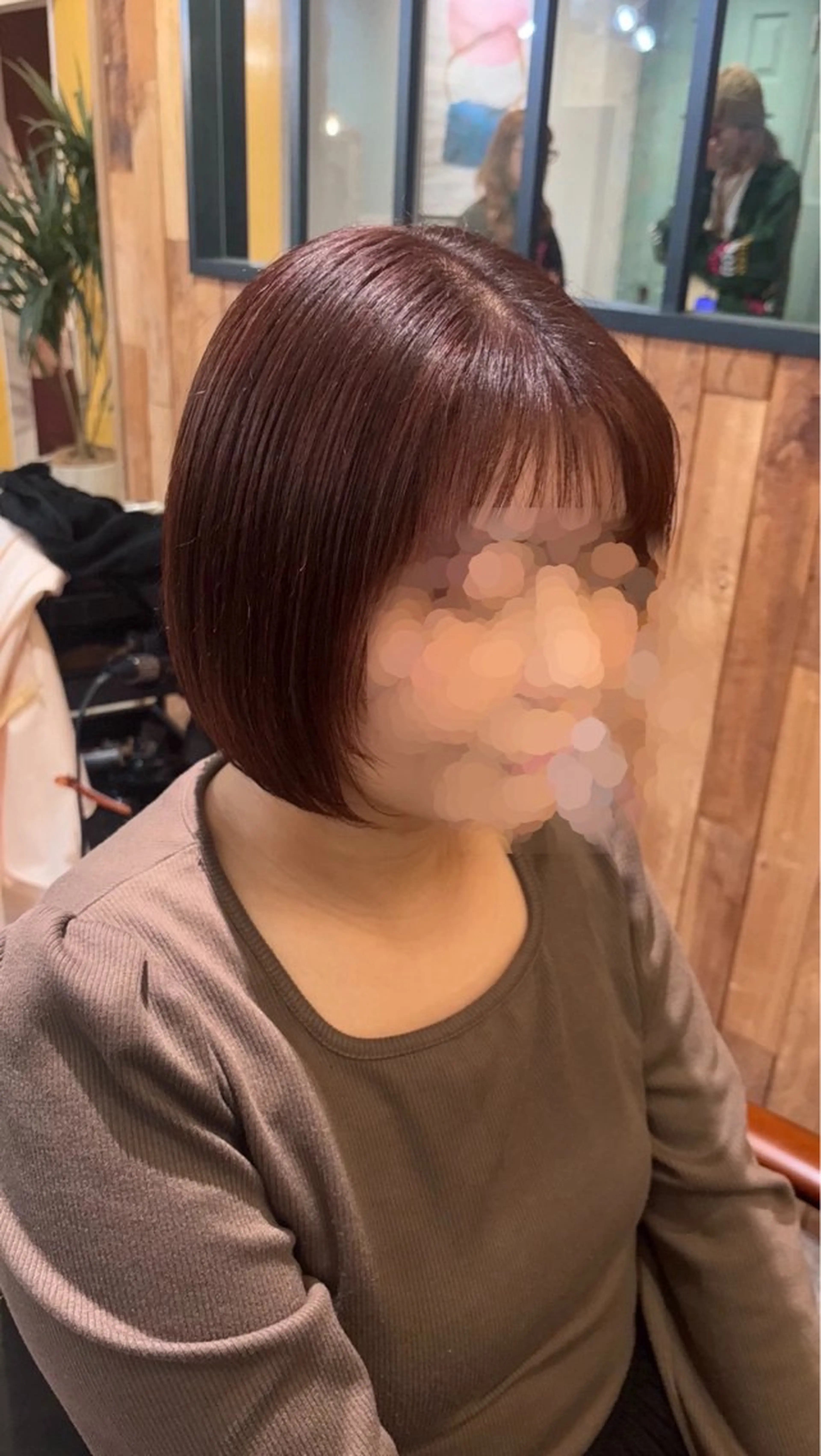ミディアム カット ヘアカラー トリートメント 平出 千尋のヘアスタイル