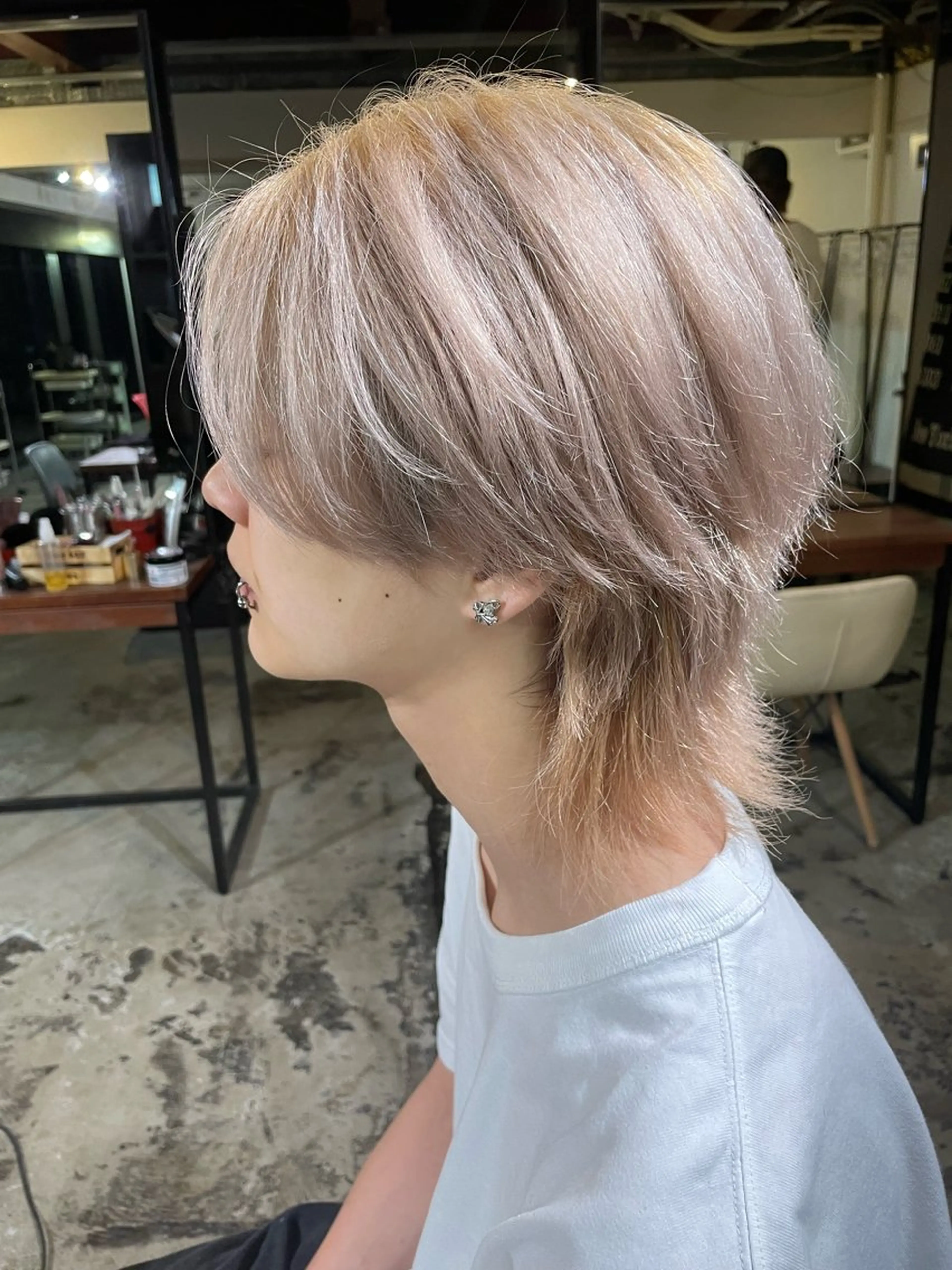 ショート カラー メンズ メンズインナーカラー ベージュカラー イヤリングカラー インナーカラー ボブ メンズ/パーマ/ ブリーチ/KAITOのヘアスタイル