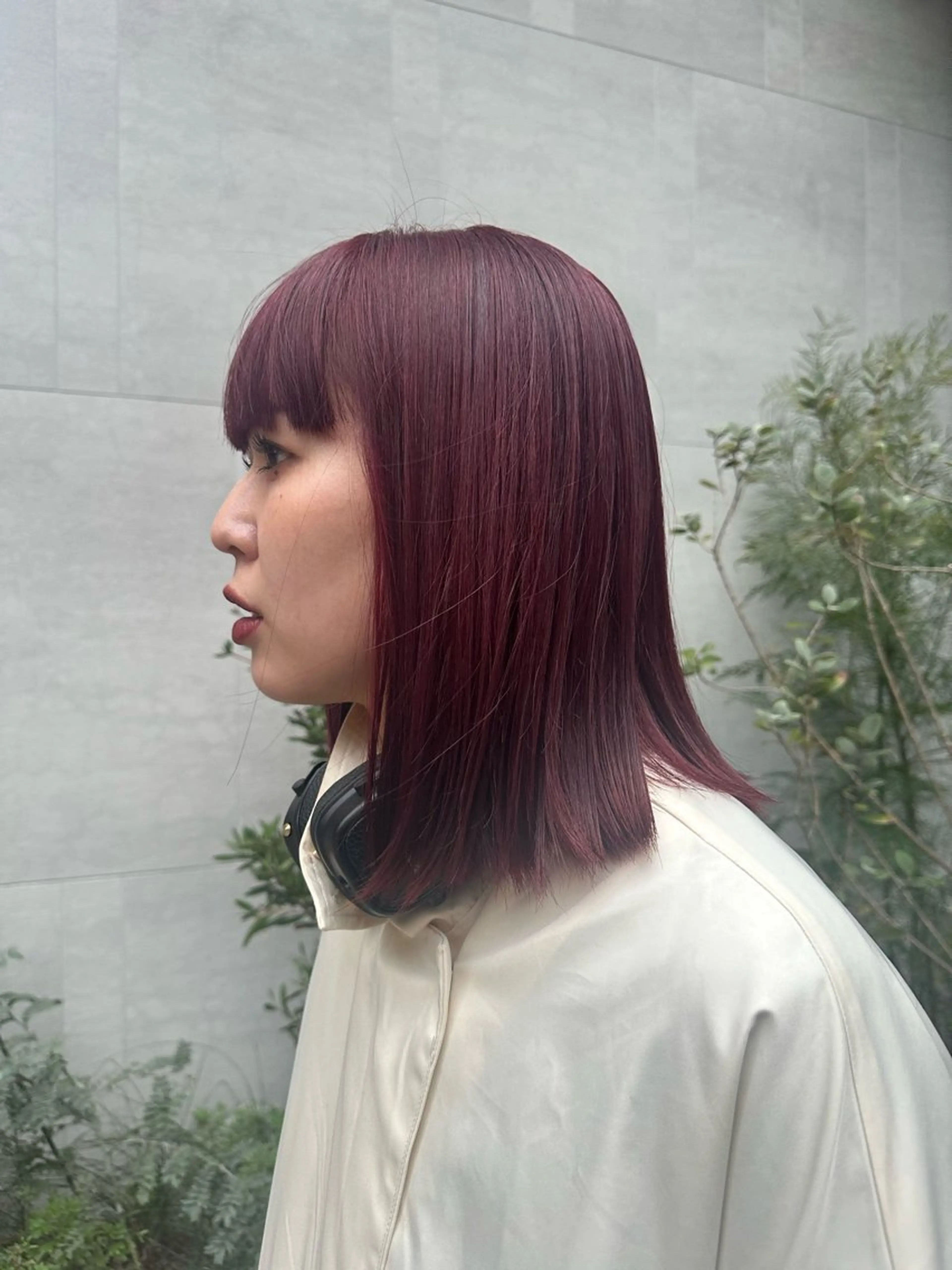 ミディアム カラー タイトボブ個性派カラ ーAKANEのヘアスタイル