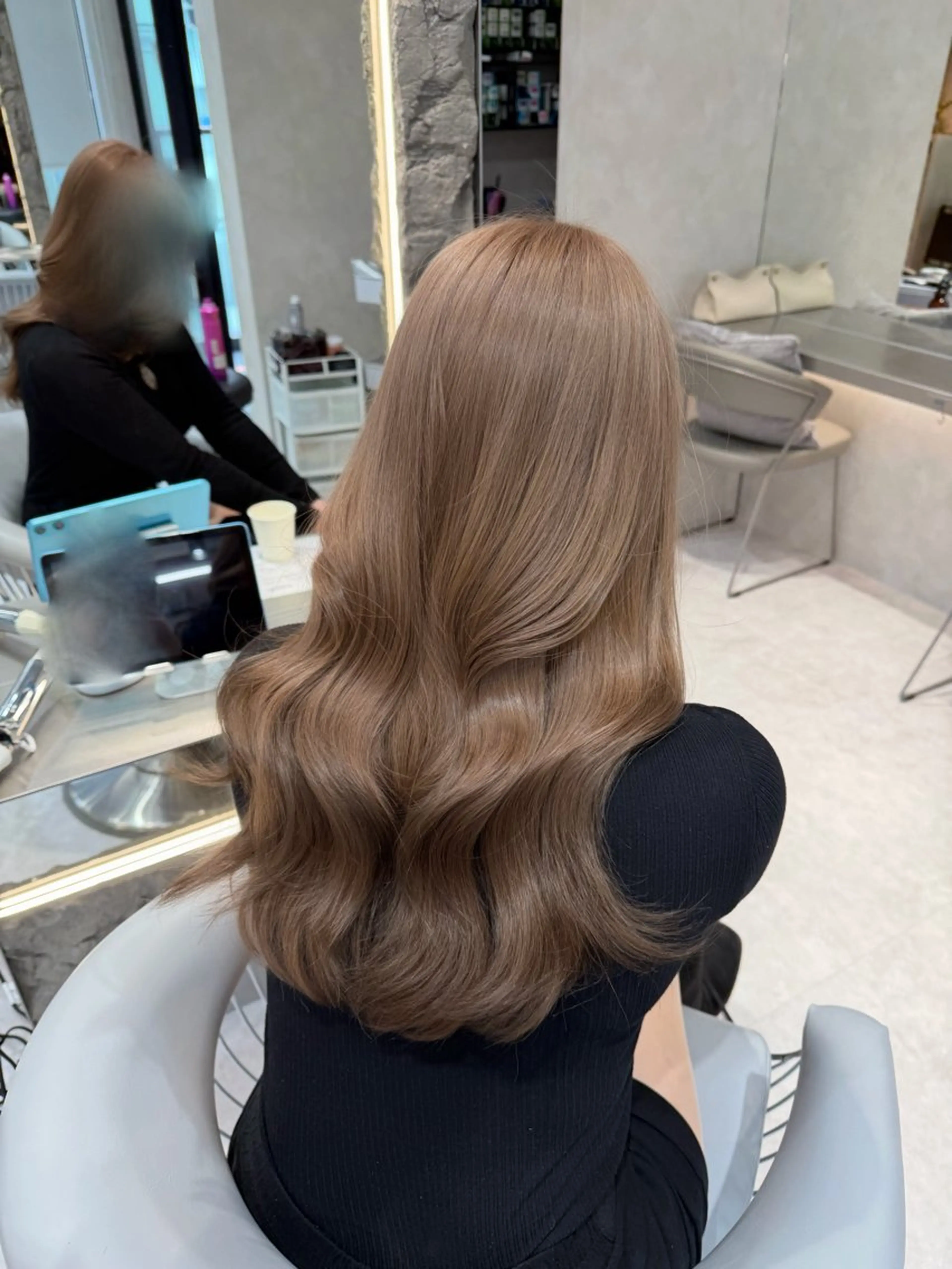 ロング 顔まわりレイヤー 顔周りカット ハイレイヤー レイヤーカット ローレイヤー カット ヘアカラー MOMOHA/ 🍑レイヤーカットのヘアスタイル
