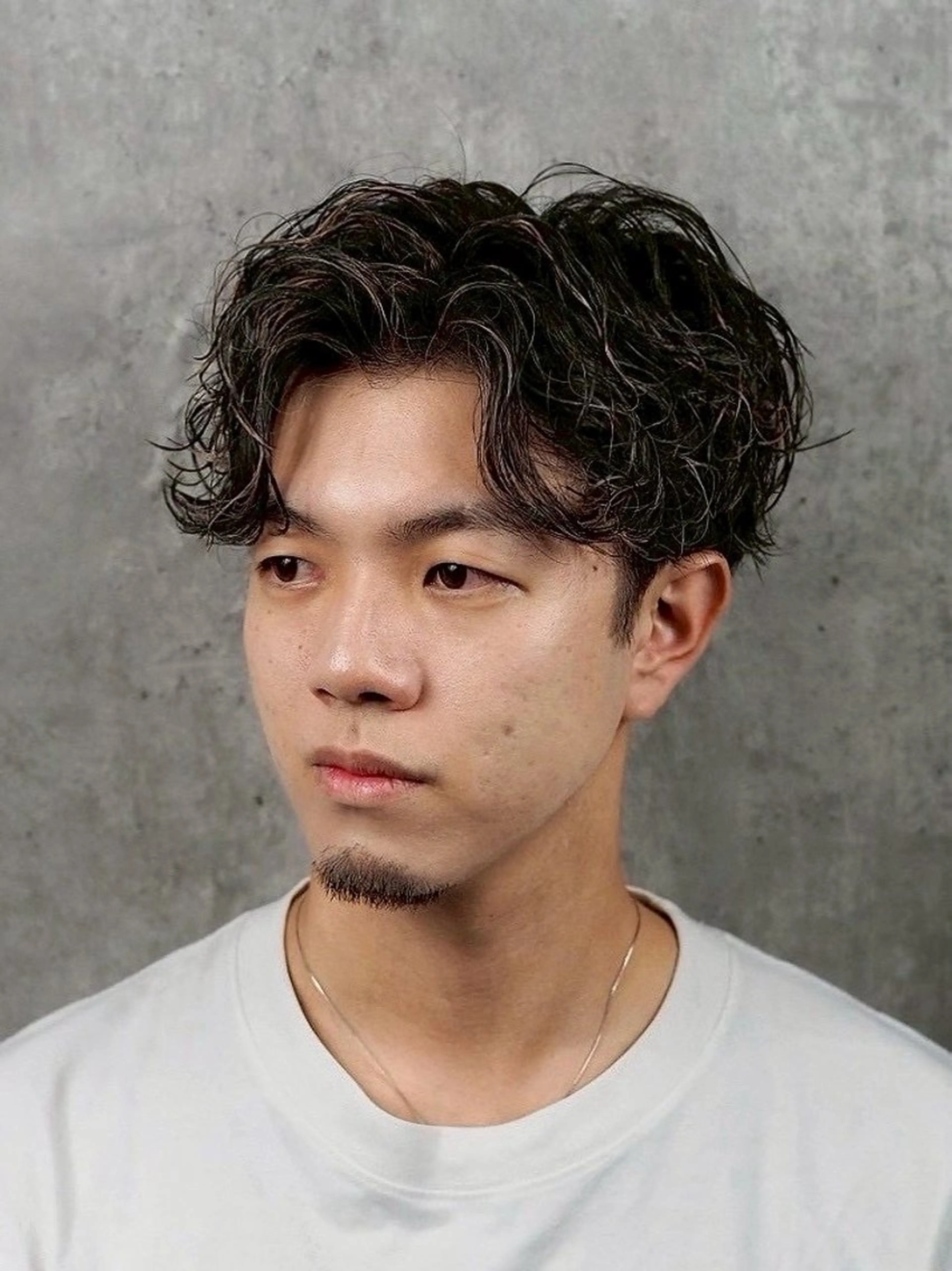 ミディアム 甲斐 心のヘアスタイル