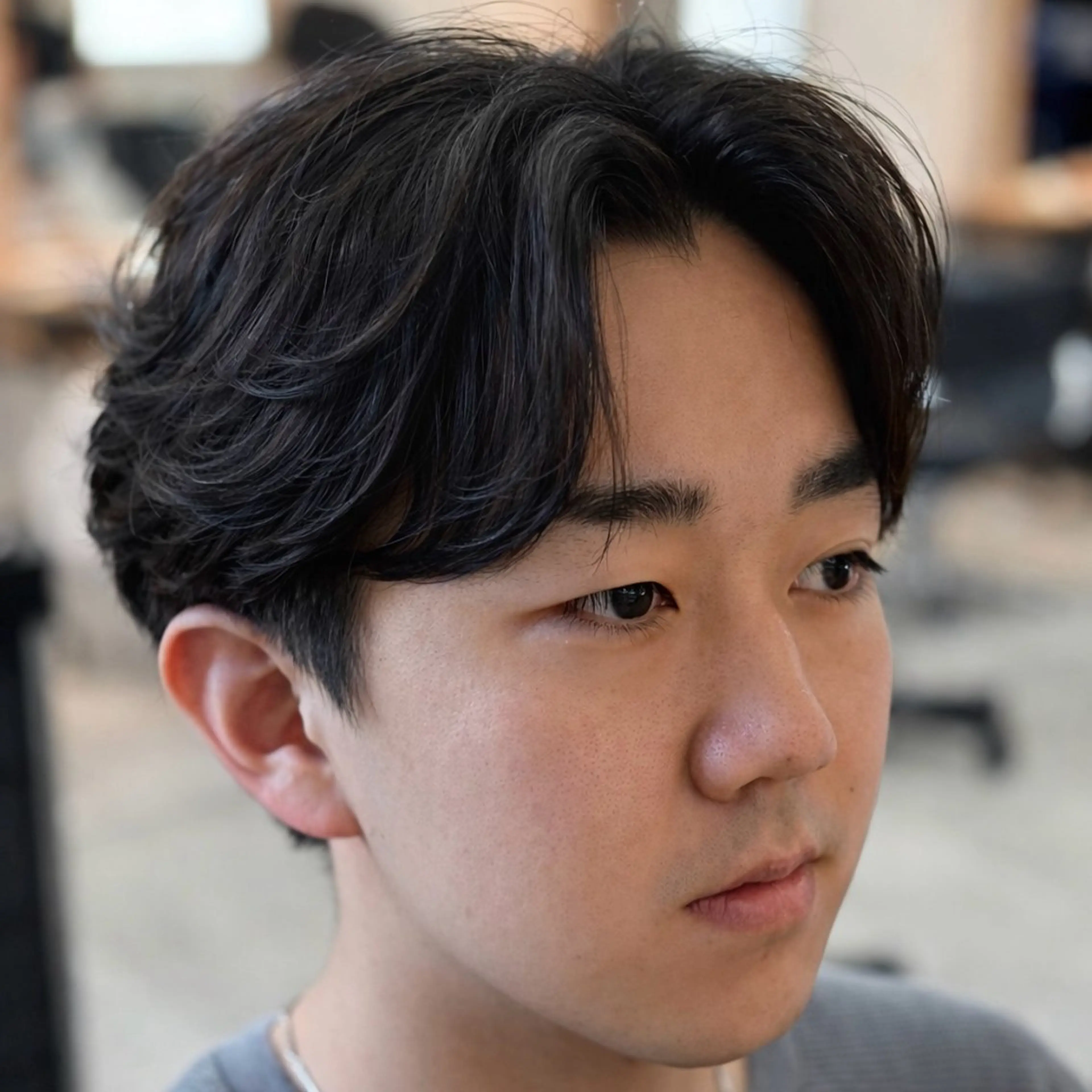 パーマ メンズ センターパート メンズ韓国風 メンズパーマ ニュアンスパーマ カット パーマ 男の理想を叶える🔥 メンズパーマ特化｜関のヘアスタイル