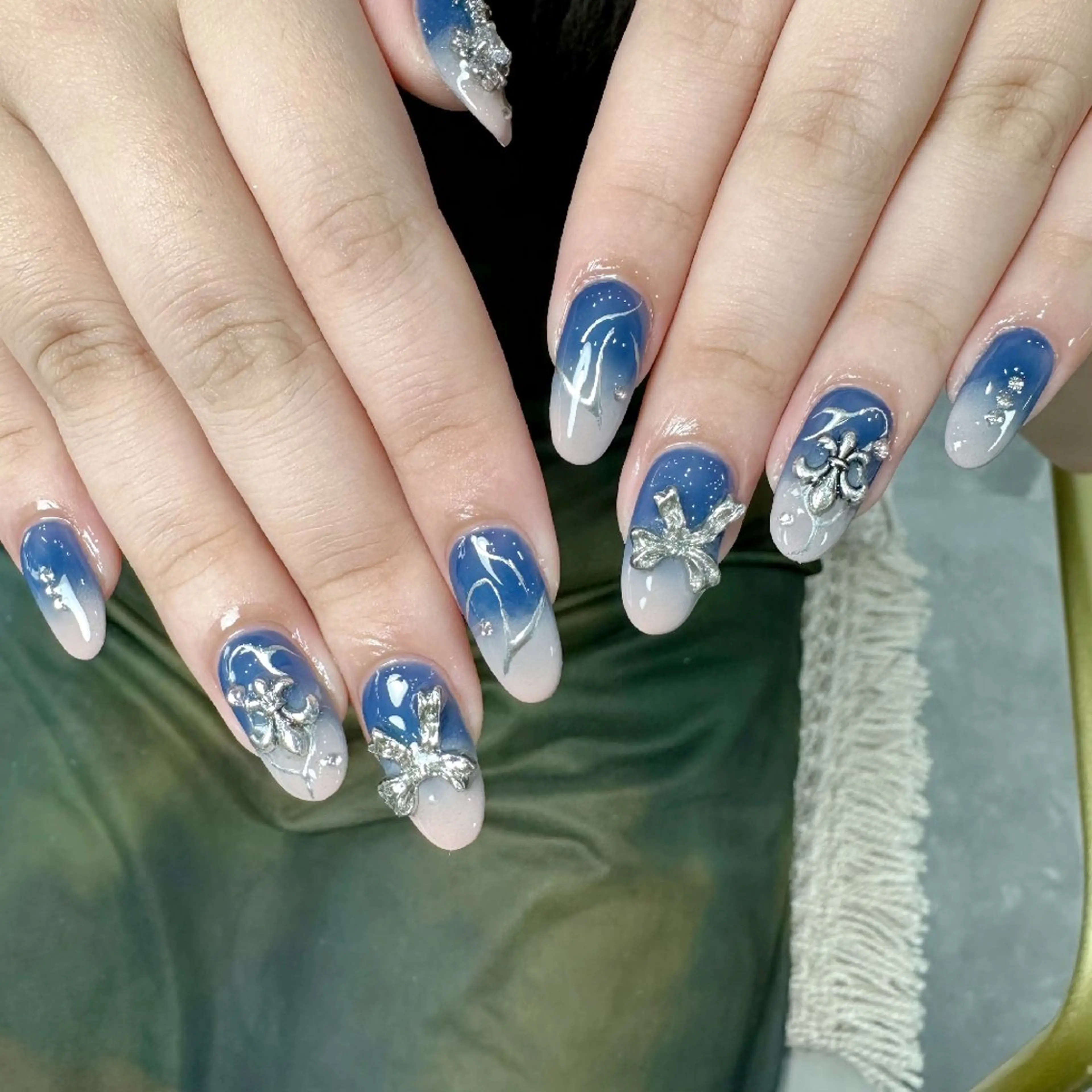 ネイル チークネイル フレンチネイル ジェルネイル ガーリー キラキラネイル ハンドネイル UM Nail Salonのネイルデザイン