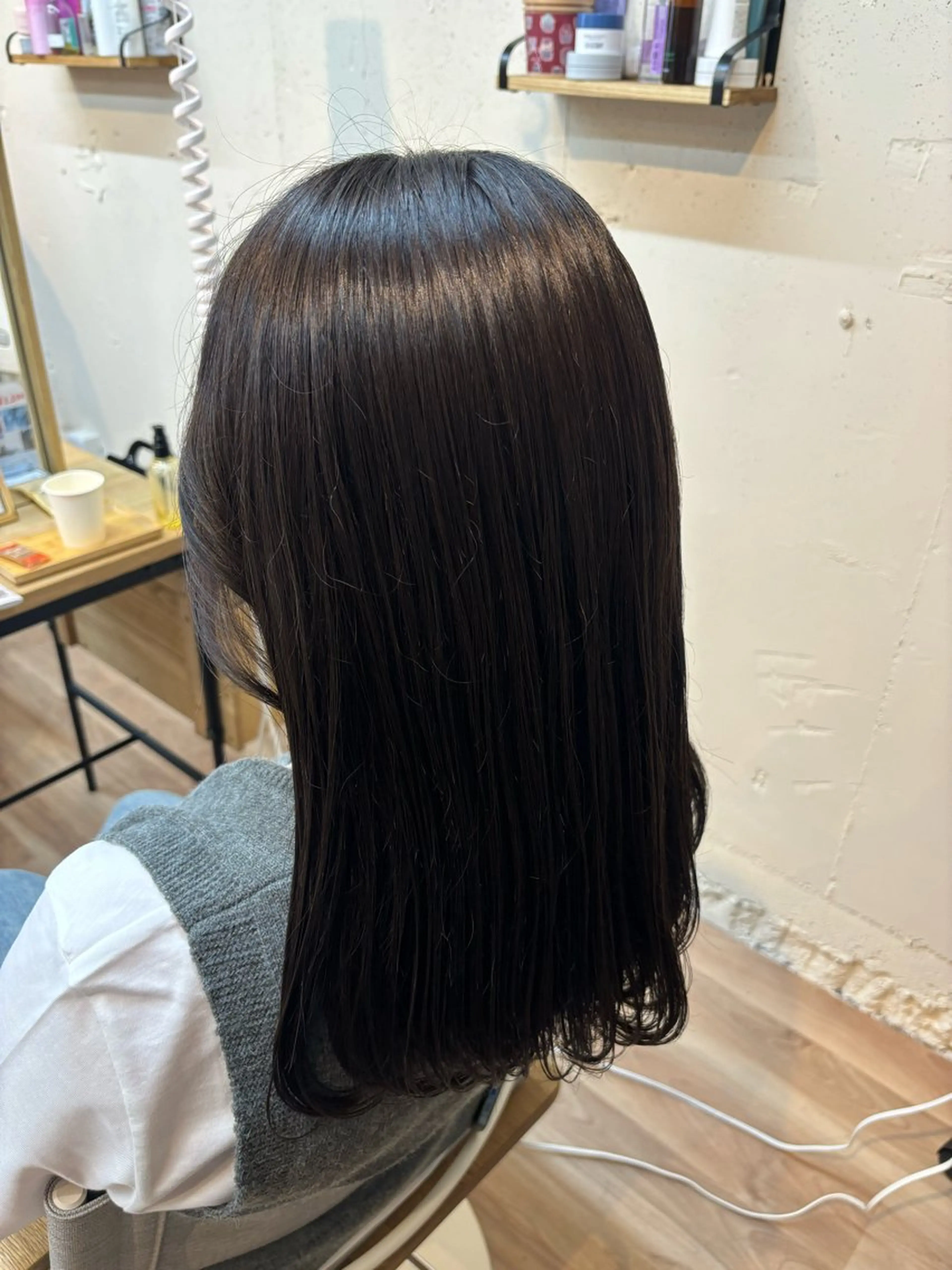 セミロング カラー アッシュ アッシュブラウン ブラウンカラー 透明感カラー hinari ヒナリのヘアスタイル