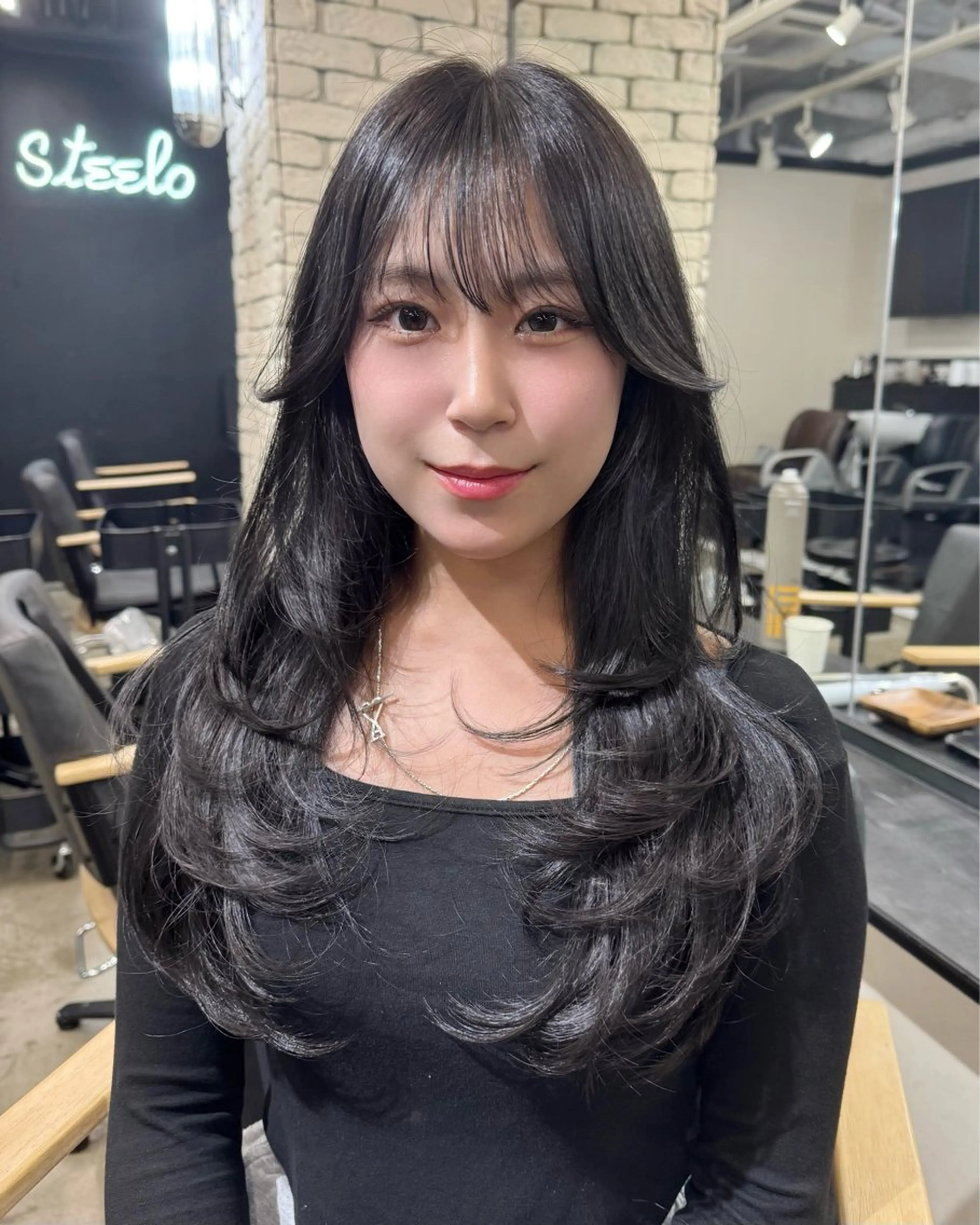 ロング カラー ロングレイヤー グレージュ レイヤーカット ロング 🌟小顔レイヤー× 赤み消し透明感カラーのヘアスタイル