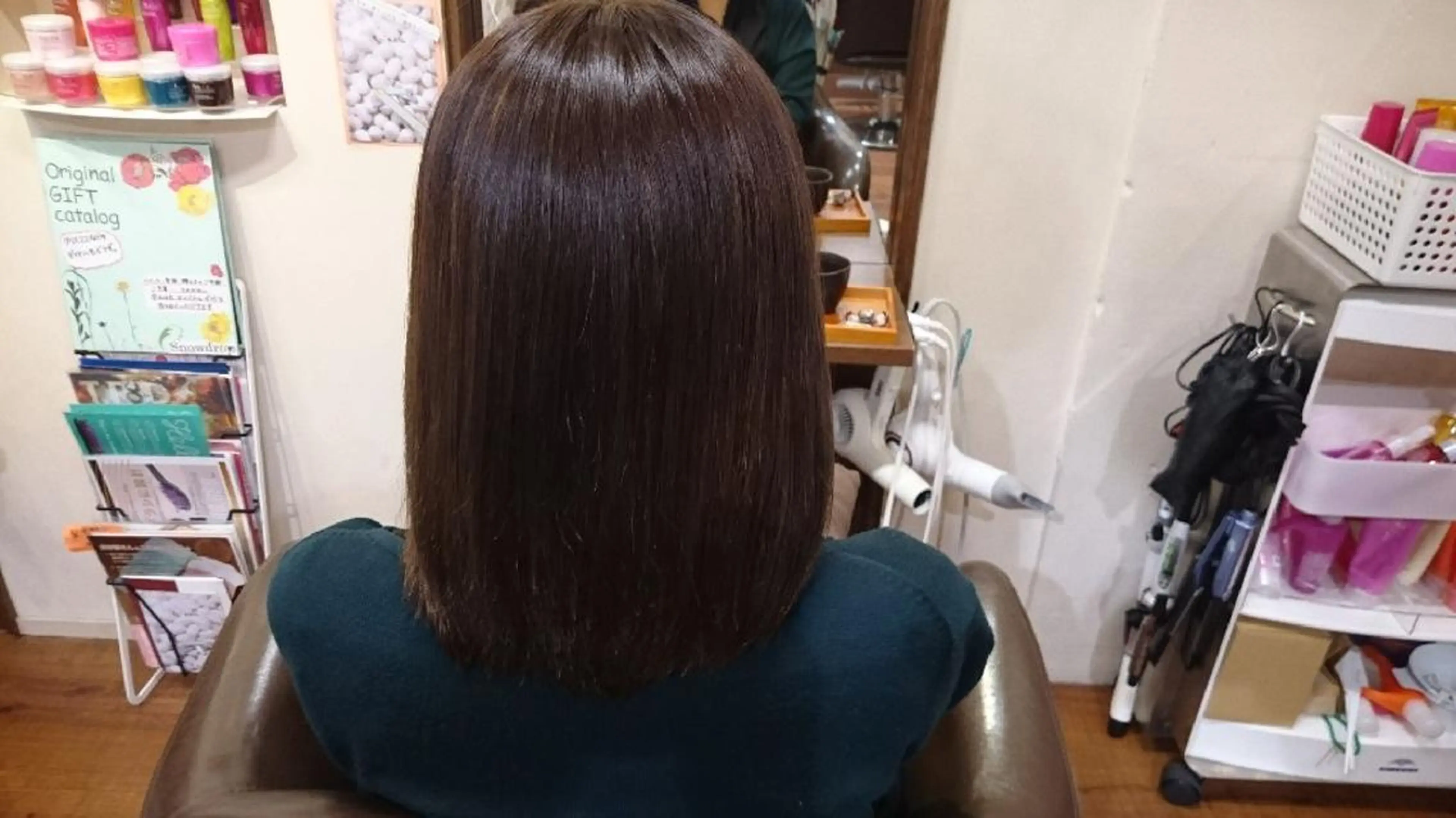 ミディアム カラー 井上 涼花のヘアスタイル