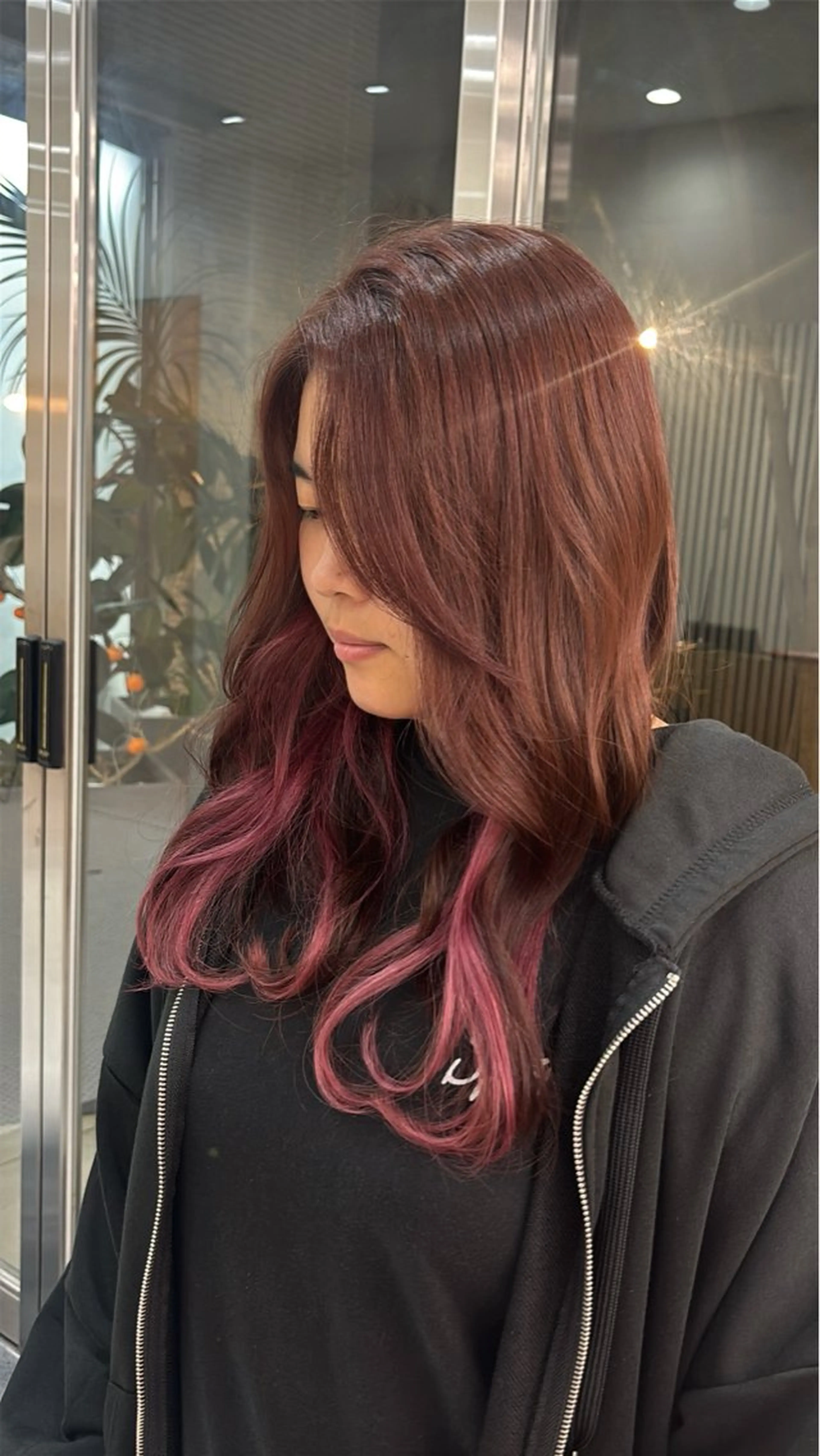 ロング ロング ヘアカラー 小山　綾奈 ロングカットのヘアスタイル