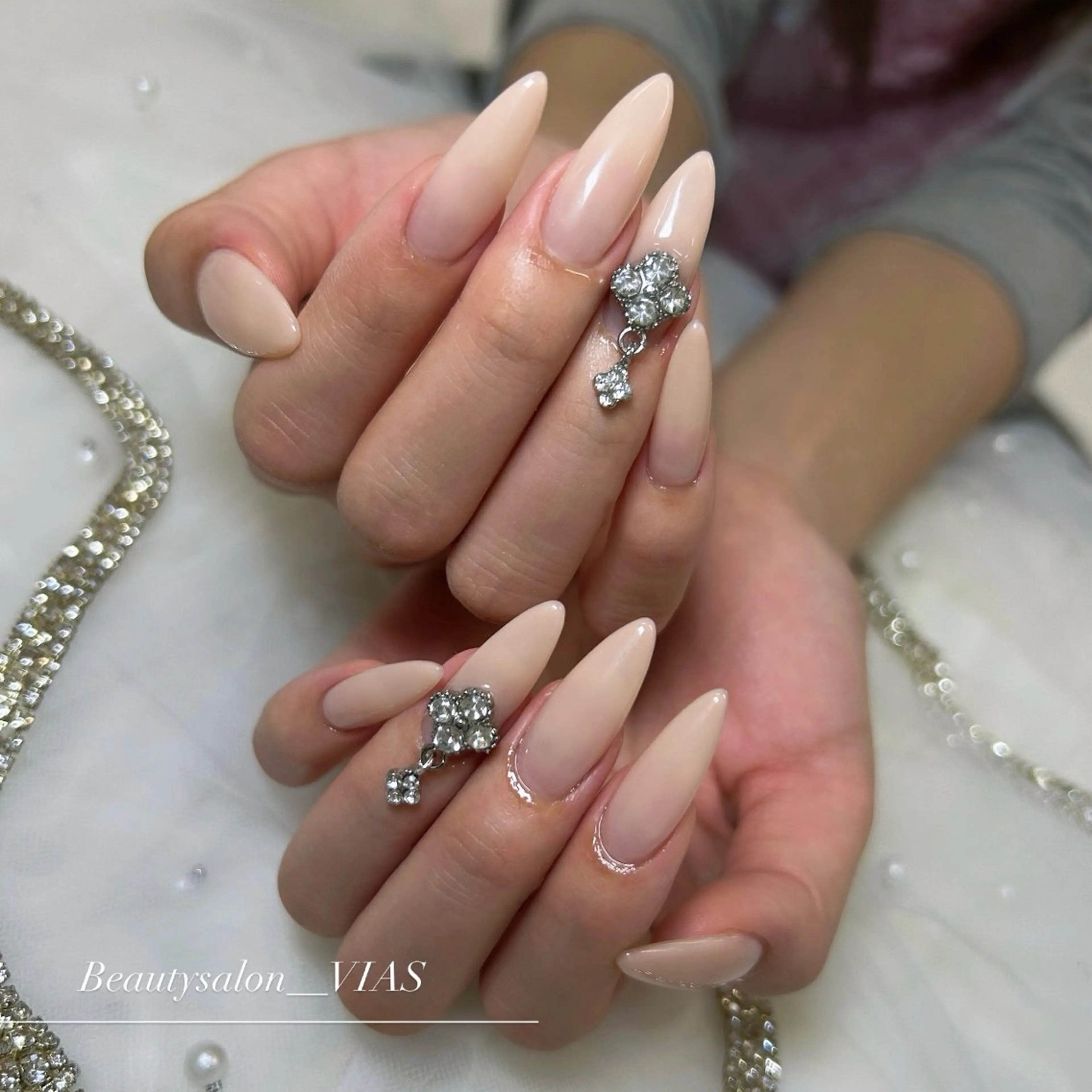 人気𝐍𝐨.☝🏻💞【チップ】オフあり10本長さ出しワンカラー/マグ/フラッシュ/ミラーの写真