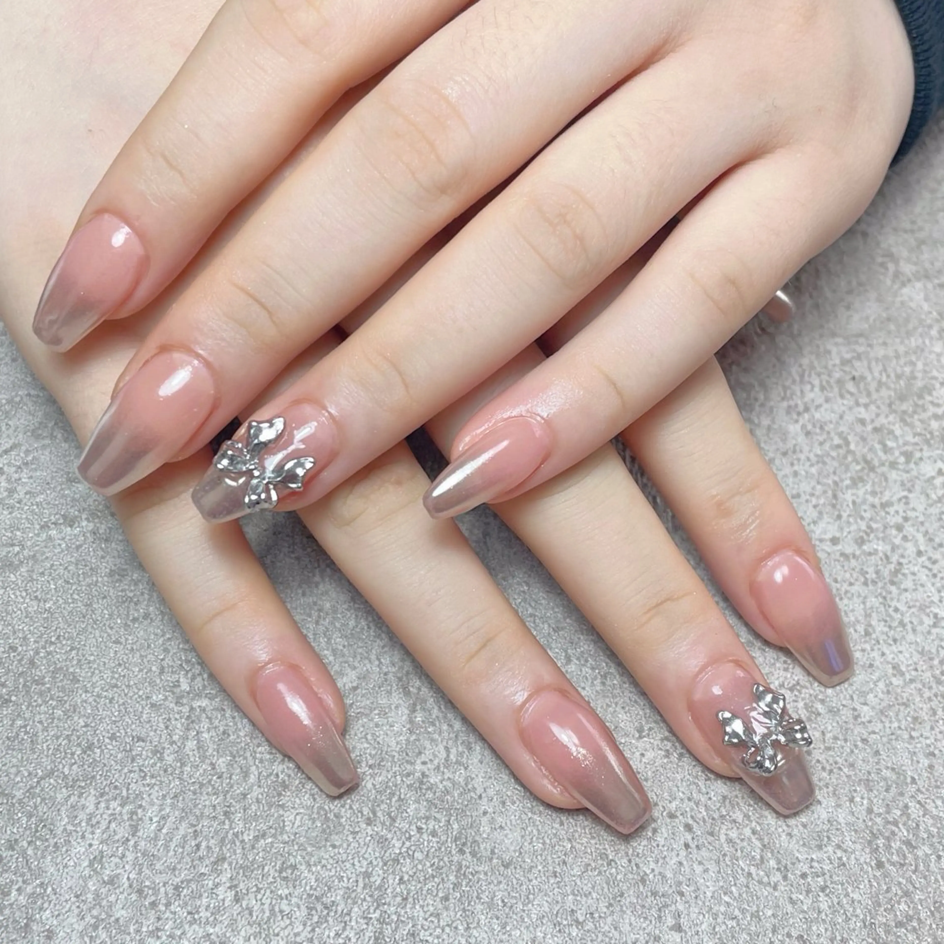 ネイル グラデーション ミラーネイル シルバー nailroom DIASOMNIAのネイルデザイン
