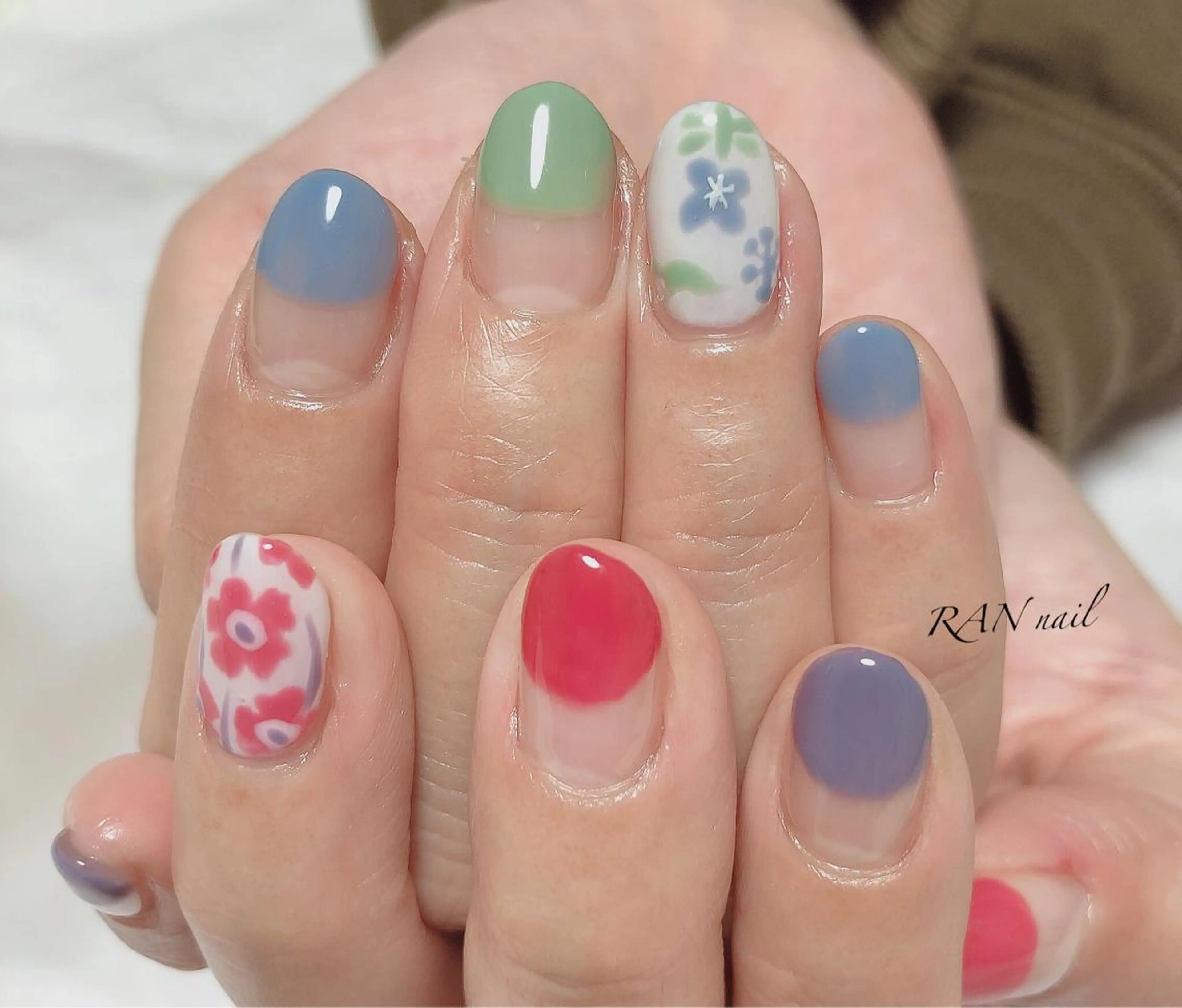 ネイル アートネイル ブルー フラワーネイル フットネイル ジェルネイル RAN nail 〜ランネイル〜所属・RAN nailのネイルデザイン