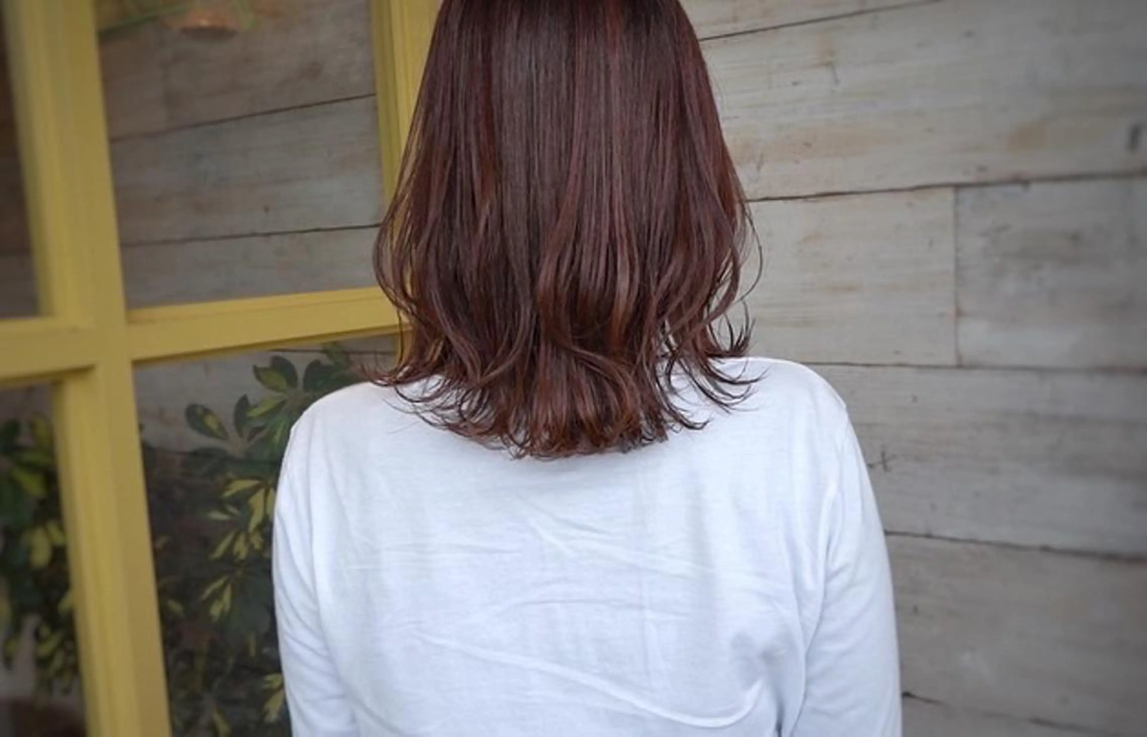 ミディアム カラー くびれヘア 西川 頌のヘアスタイル