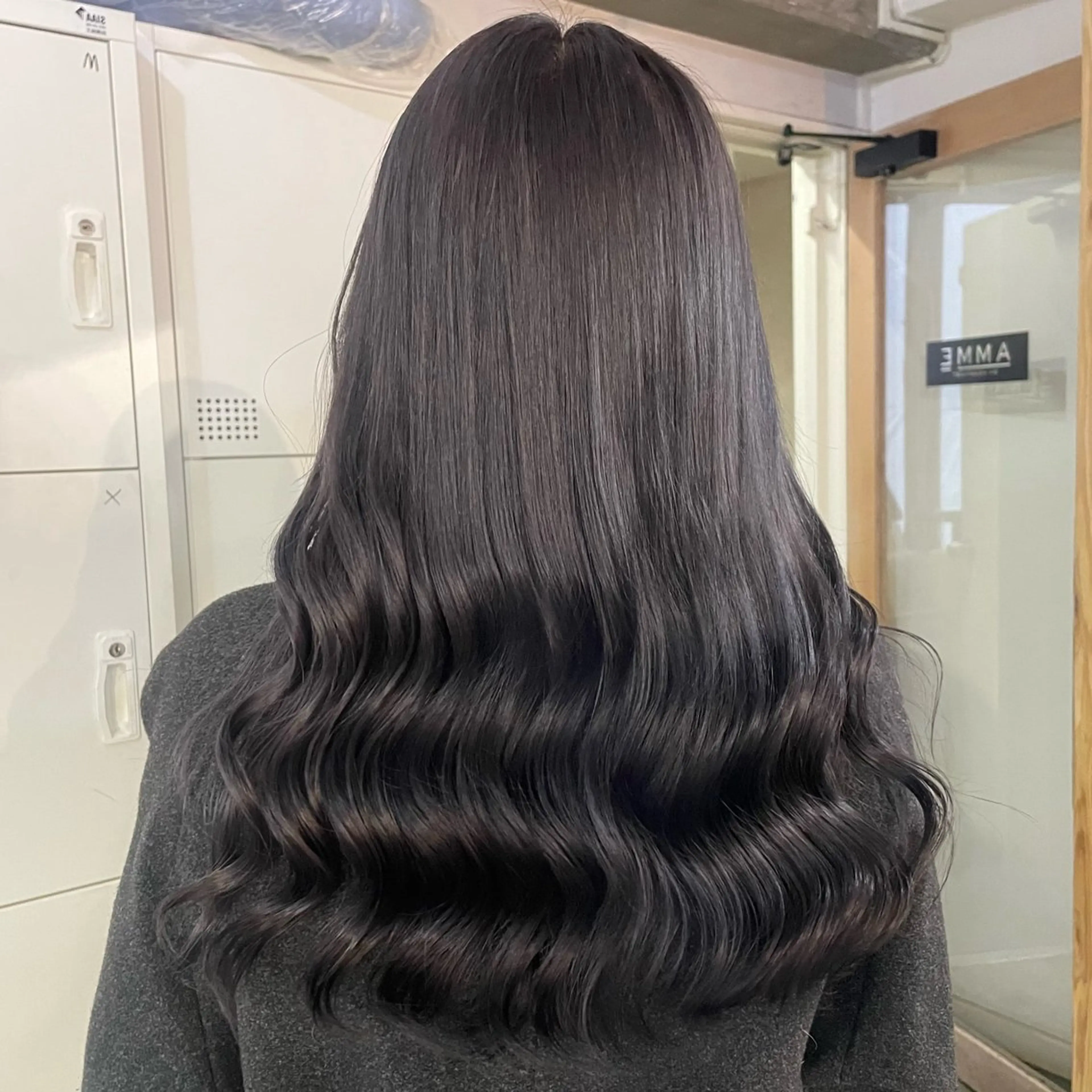 セミロング カラー ブリーチ グレージュ ハイトーンカラー ラベンダーカラー ラベンダーグレージュ ふかたさや🌟 艶感カラー🌟のヘアスタイル