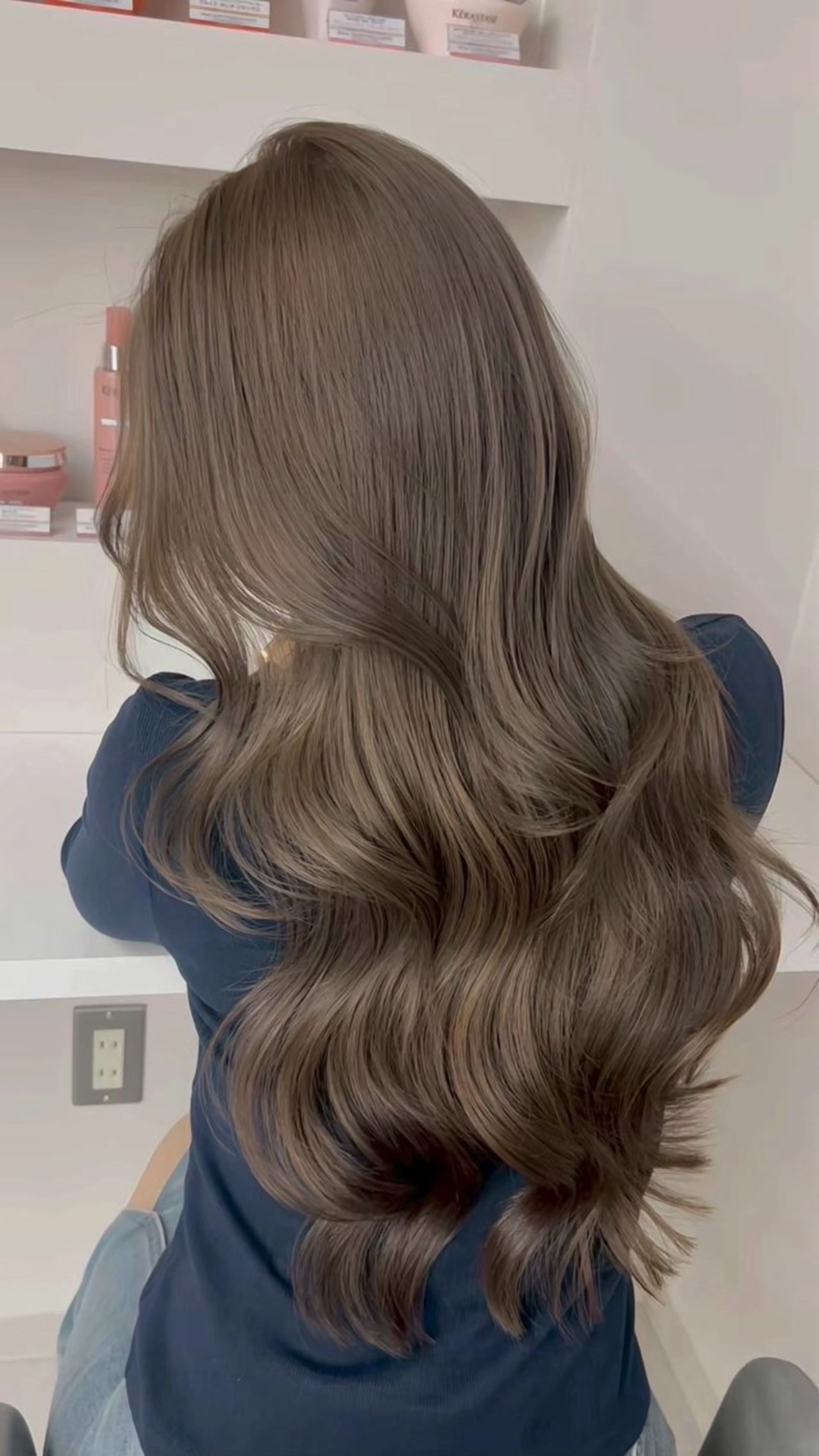 ロング カラー モリシタ チョウのヘアスタイル