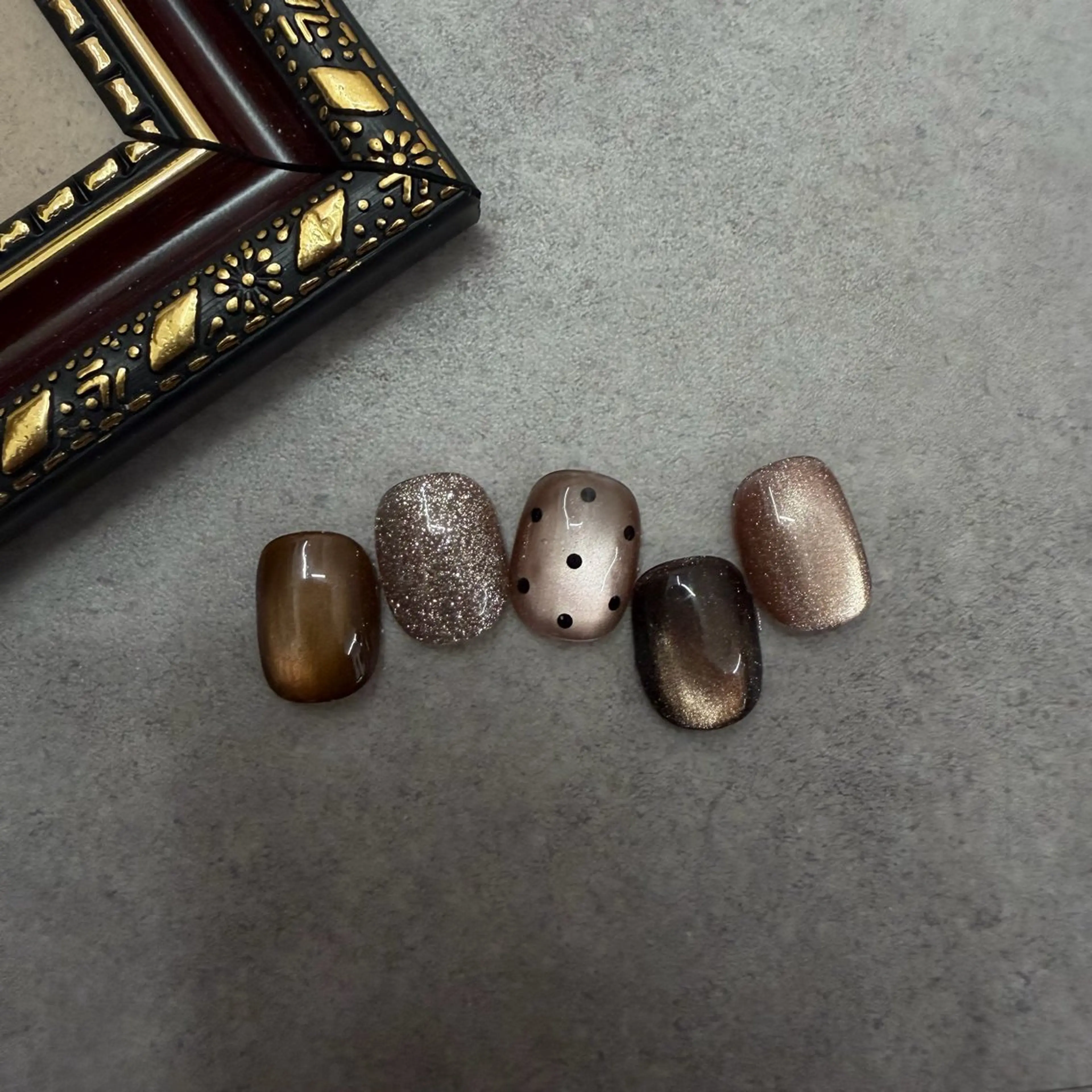 ネイル ドット ジェルネイル キラキラネイル マグネットネイル ニュアンスネイル ハンドネイル ハンドケア Bana_ Nailのネイルデザイン