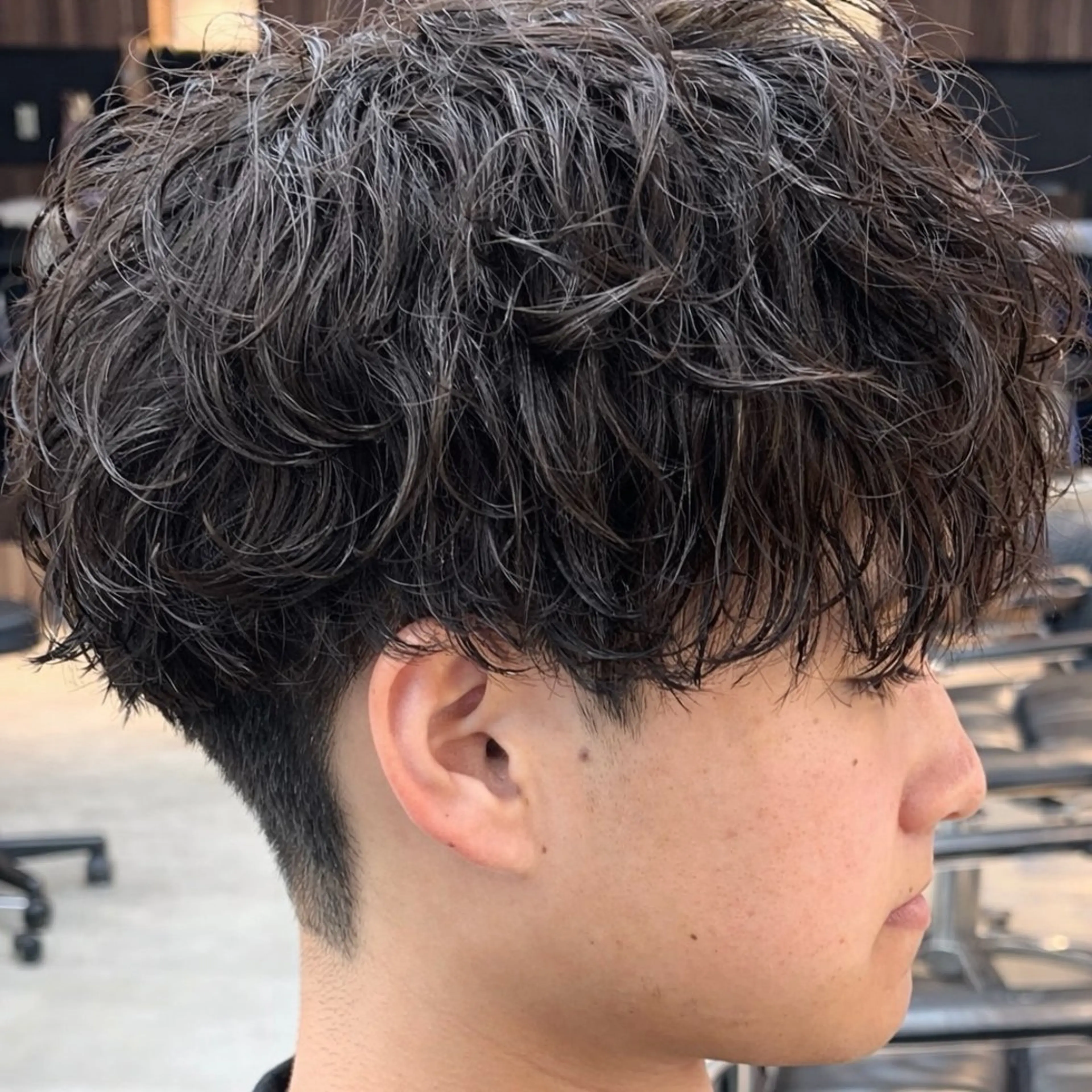 パーマ メンズ フェザーパーマ マッシュ メンズパーマ 波巻きパーマ ニュアンスパーマ カット パーマ 男の理想を叶える🔥 メンズパーマ特化｜関のヘアスタイル