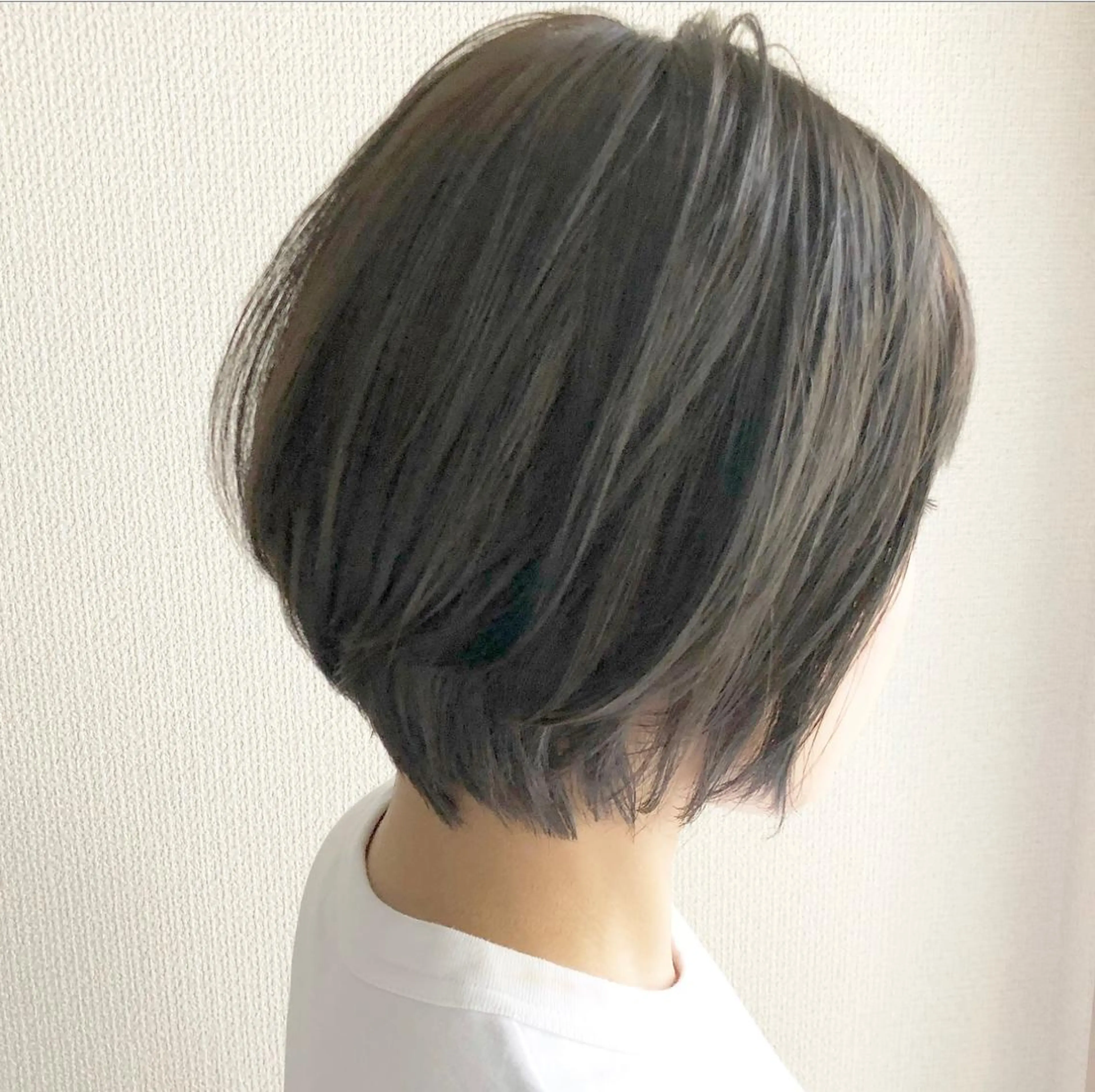 ショート 前下がりボブ ボブ デート ショートヘア 小顔カット AIR HEALのヘアスタイル