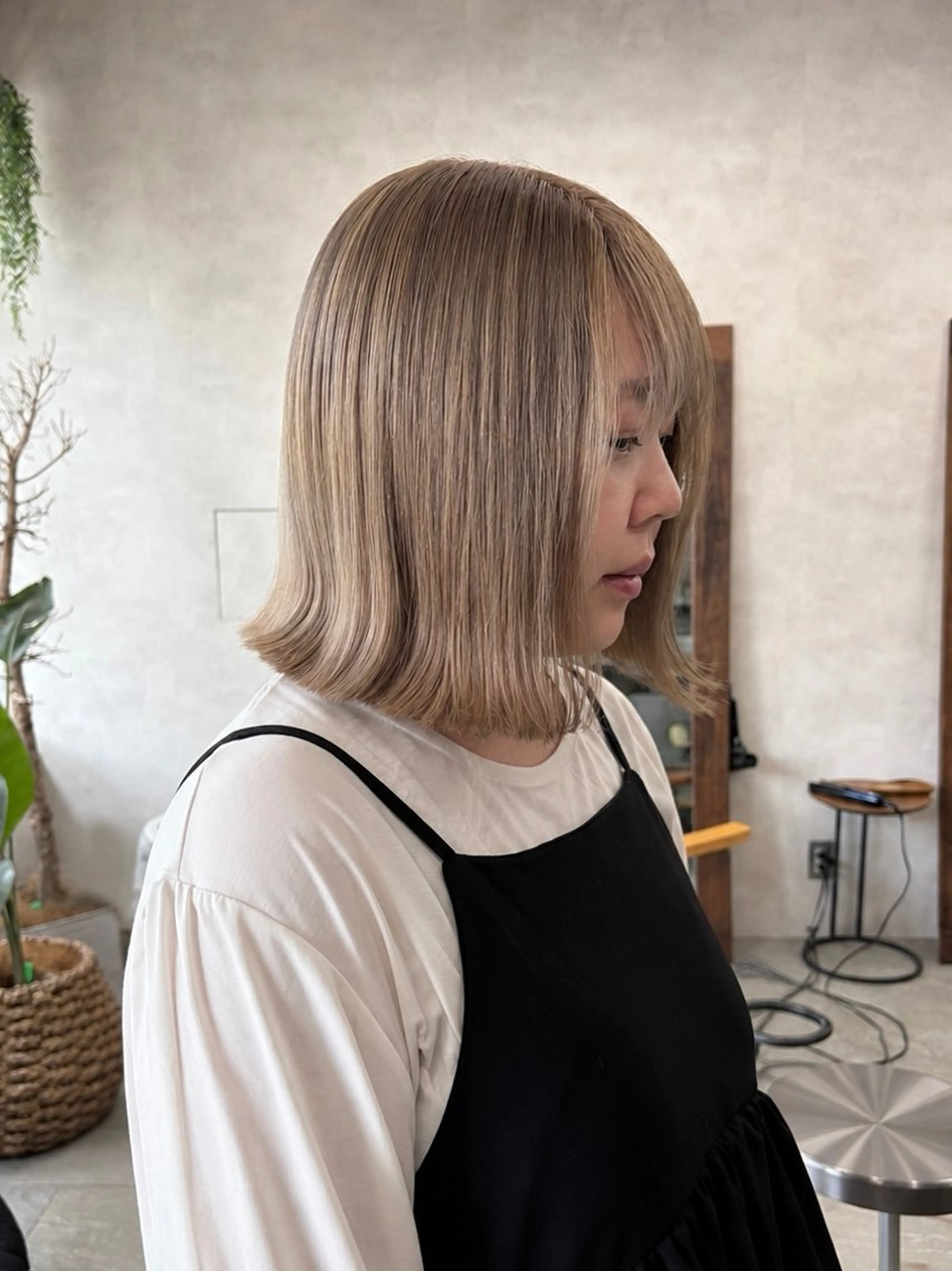 ミディアム カット ヘアカラー トリートメント 鵜澤 華乃音のヘアスタイル