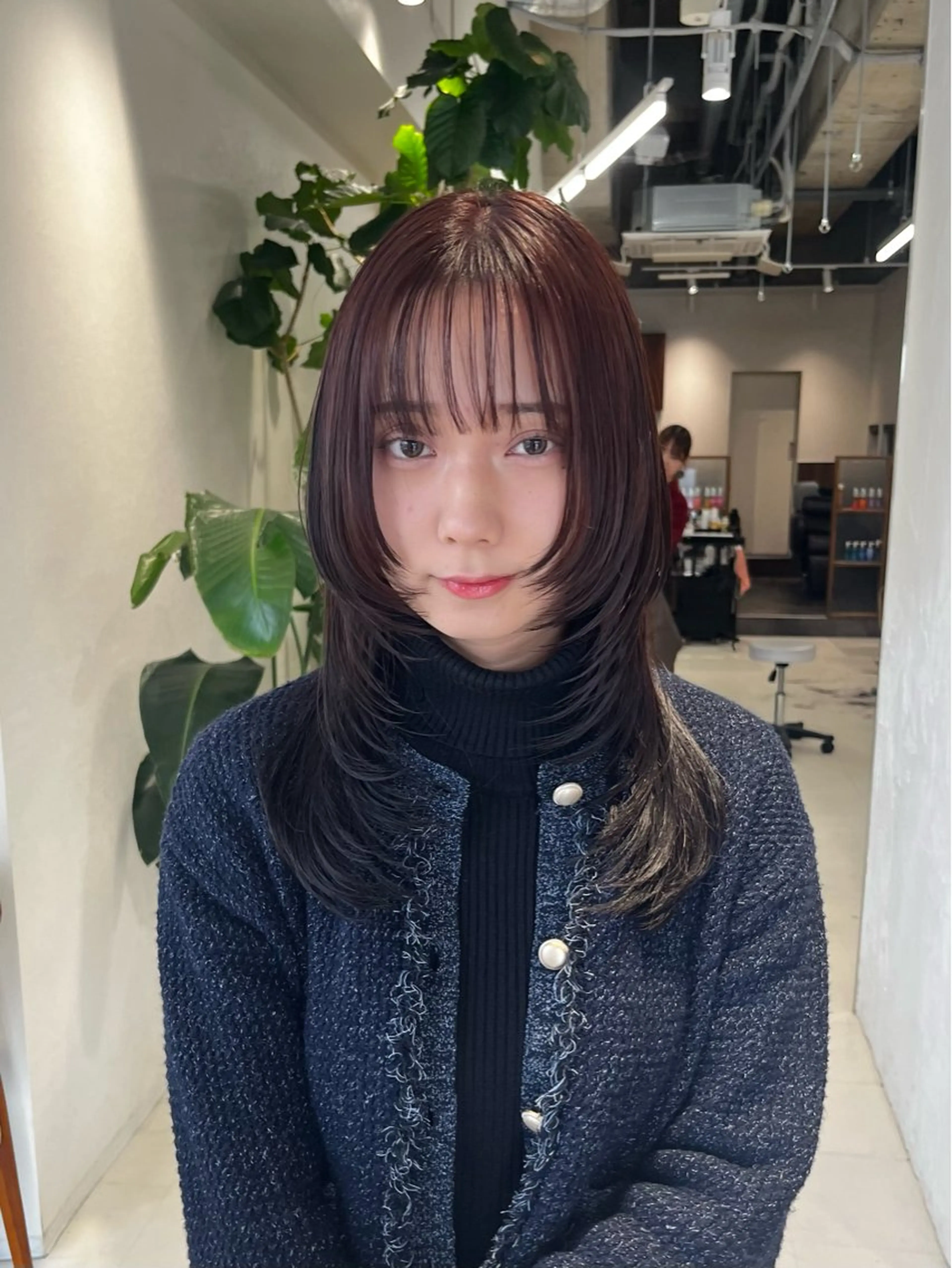 セミロング カラー ブラウンカラー ラベンダーカラー ラベンダーブラウン レイヤーカット カット ヘアカラー トリートメント レイヤーカット/ブラ ウンカラー/河野凜のヘアスタイル