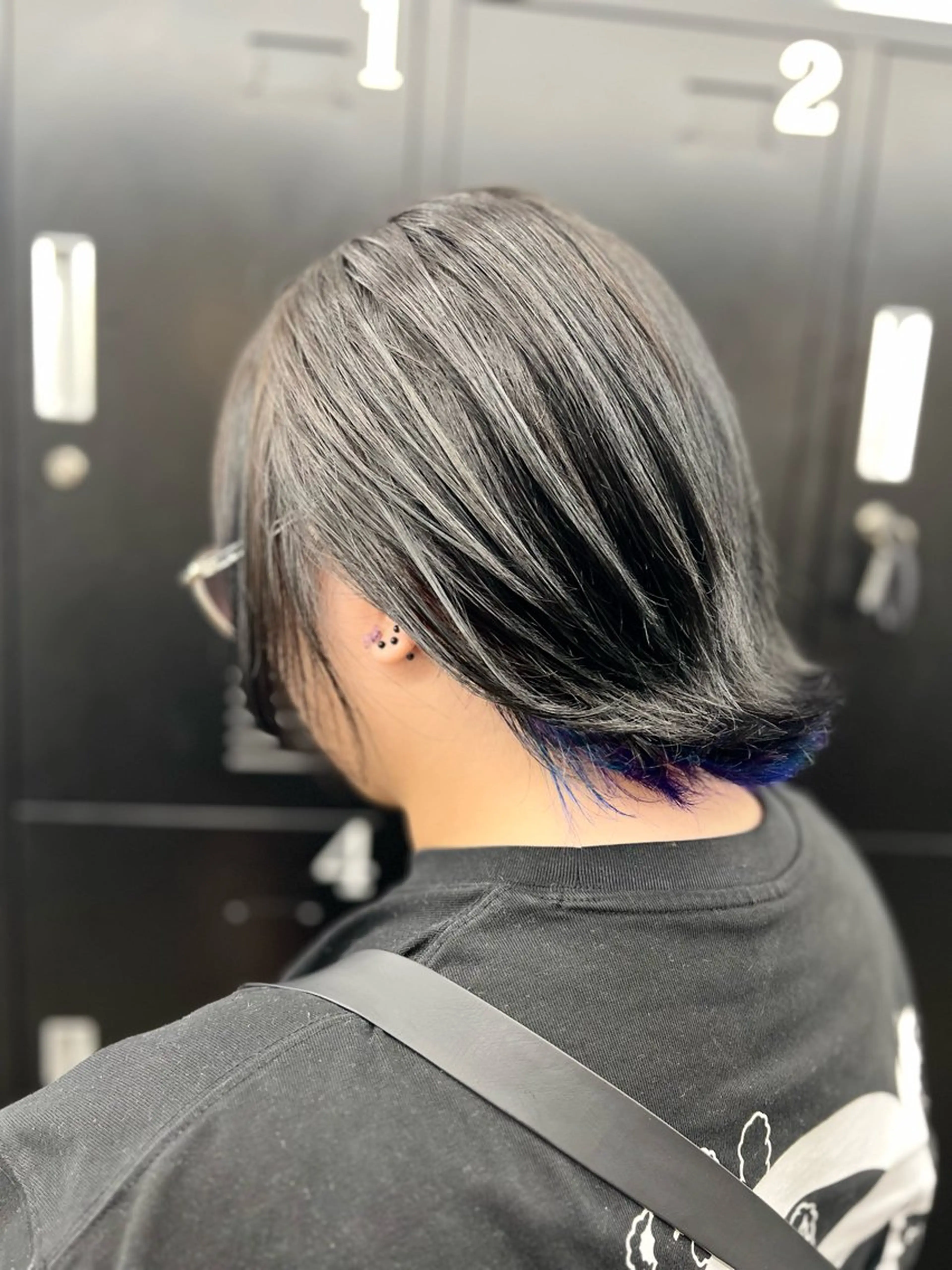 ミディアム カラー ブルーカラー インナーカラー パープルカラー カット ヘアカラー 透明感カラー特化🫧 ADLLA.栗原🦋のヘアスタイル