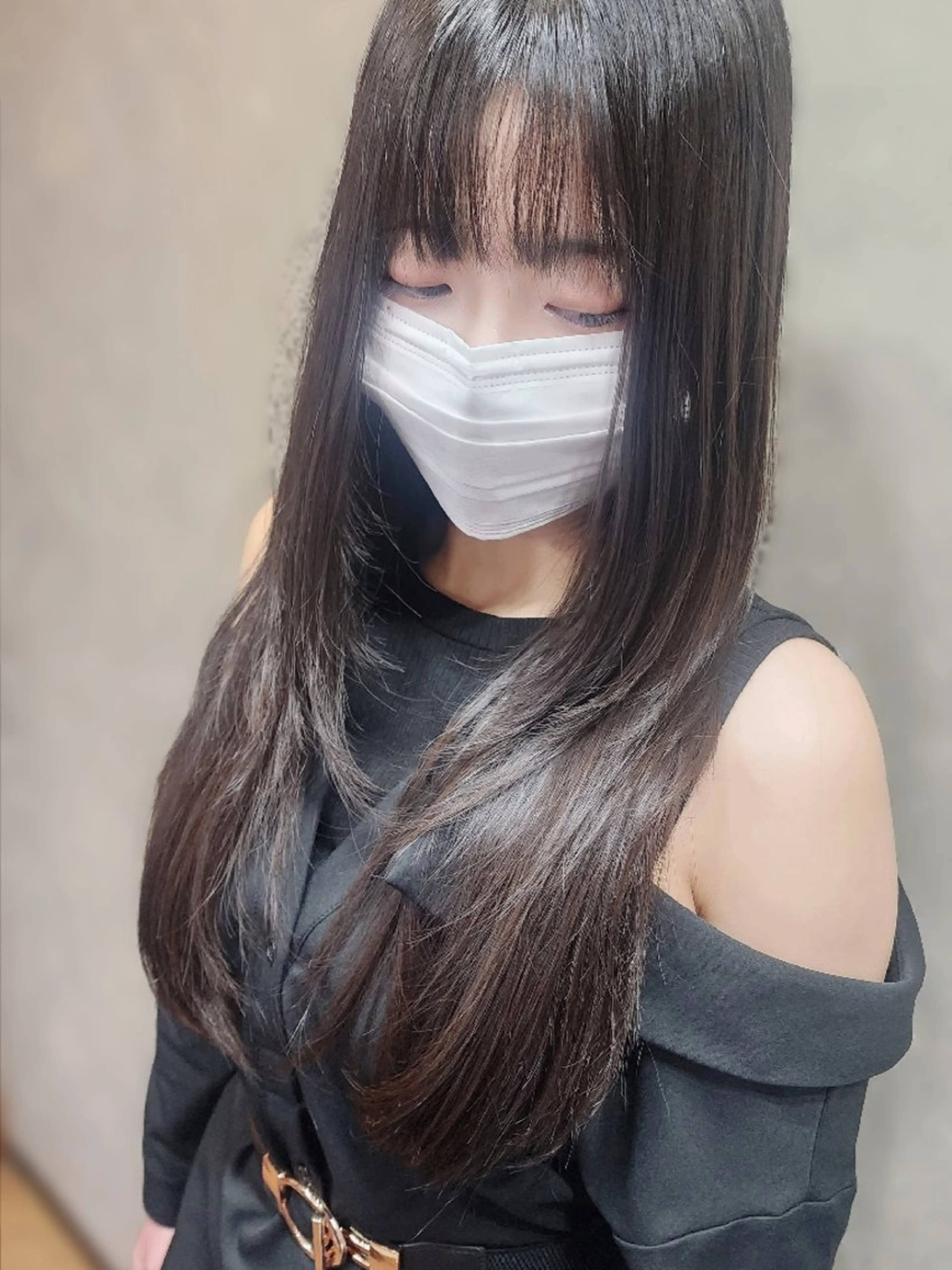 レイヤーカット限定 肩以上の長さで、表面に段を付けて顔周り等に軽さや動きを出すスタイルですの写真