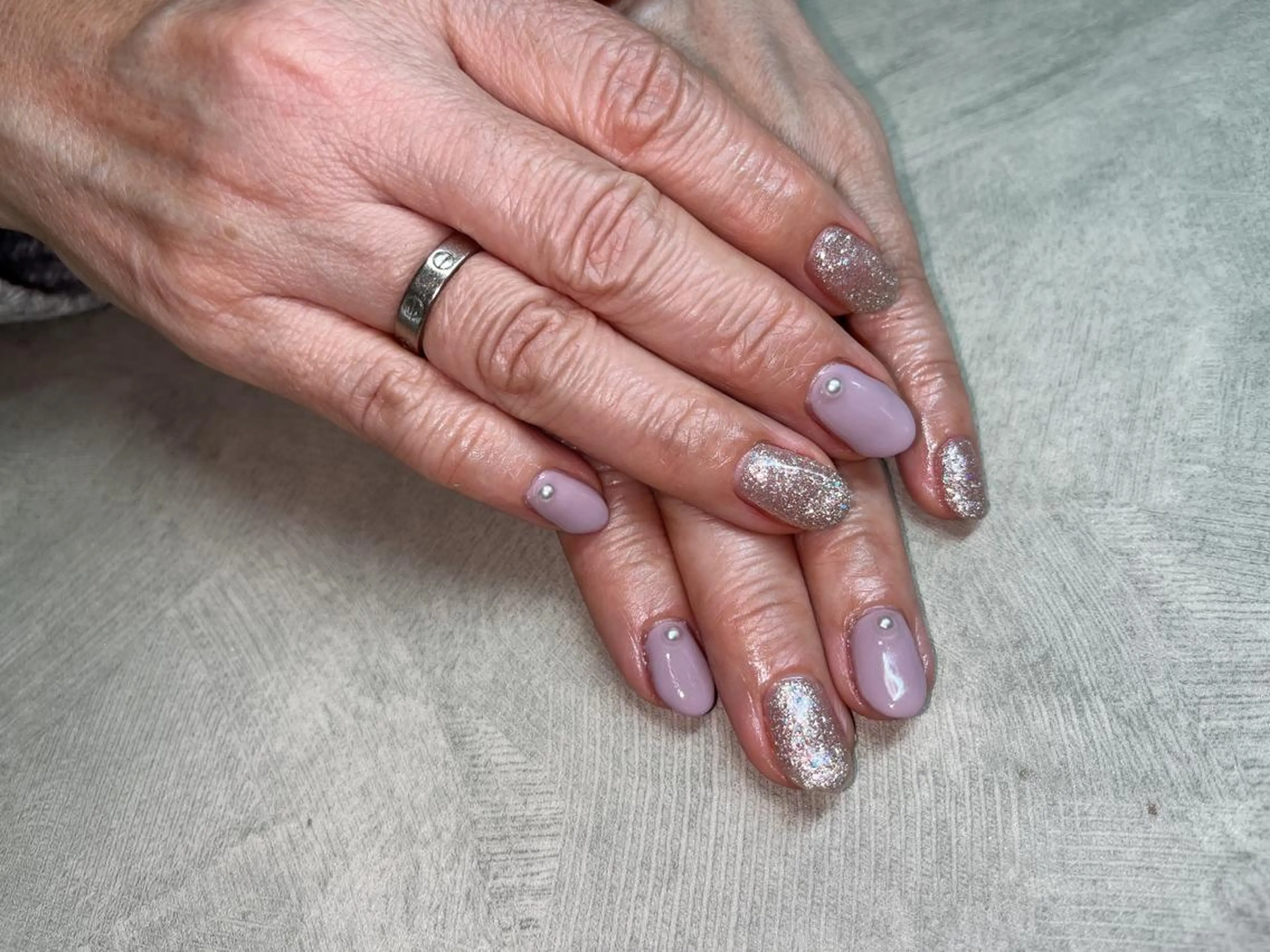 ネイル ラメ(グリッター) ピンク ハンドネイル MIKA ♡の眉毛・アイブロウイメージ