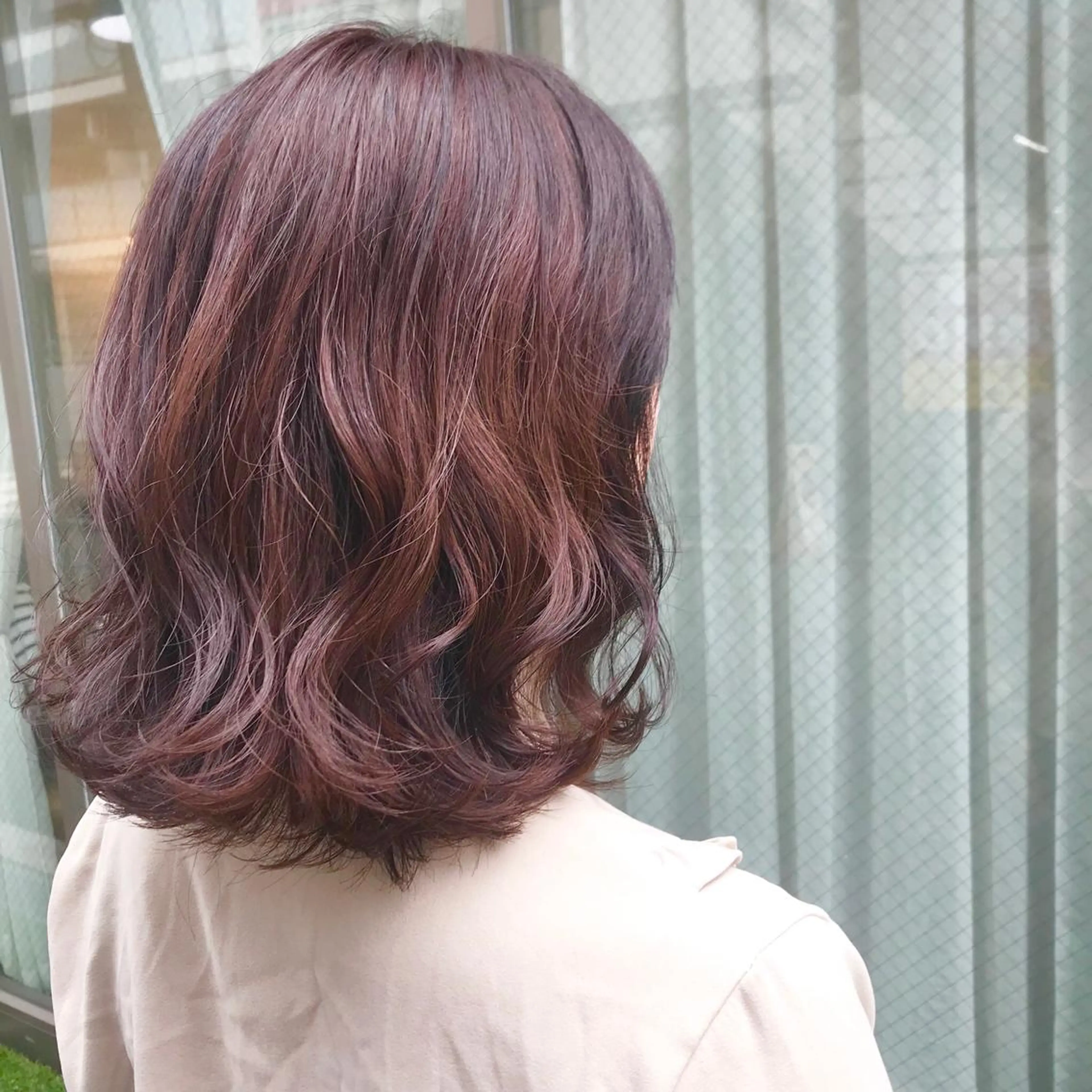 ミディアム カラー いけだ　ひかり ハイライトくびれヘアのヘアスタイル