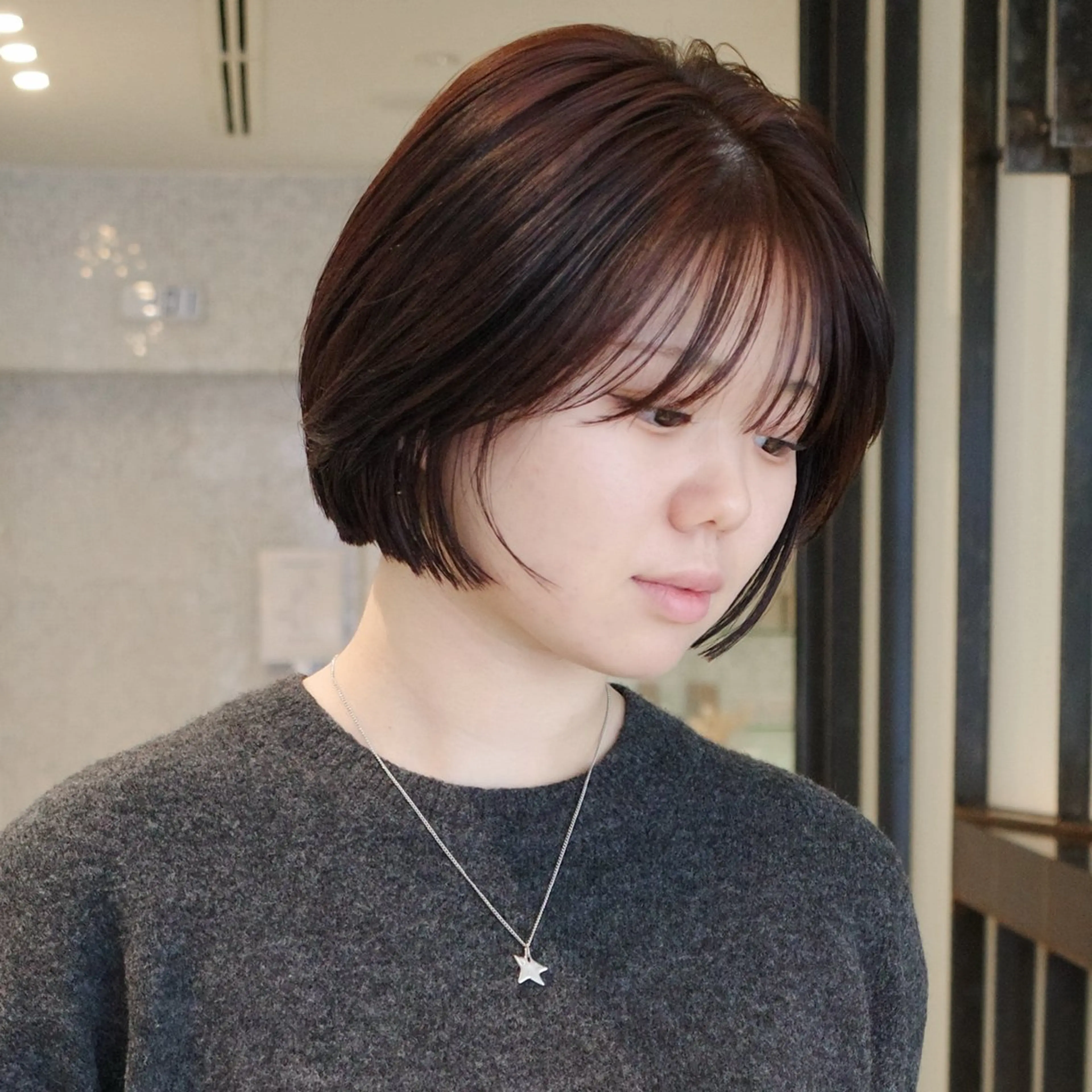 【垢抜け】レイヤーボブ×透明感カラー　　　　　レイヤーカット＋カラー＋𝑲𝑬𝑹𝑨𝑺𝑻𝑨𝑺𝑬トリートメントの写真