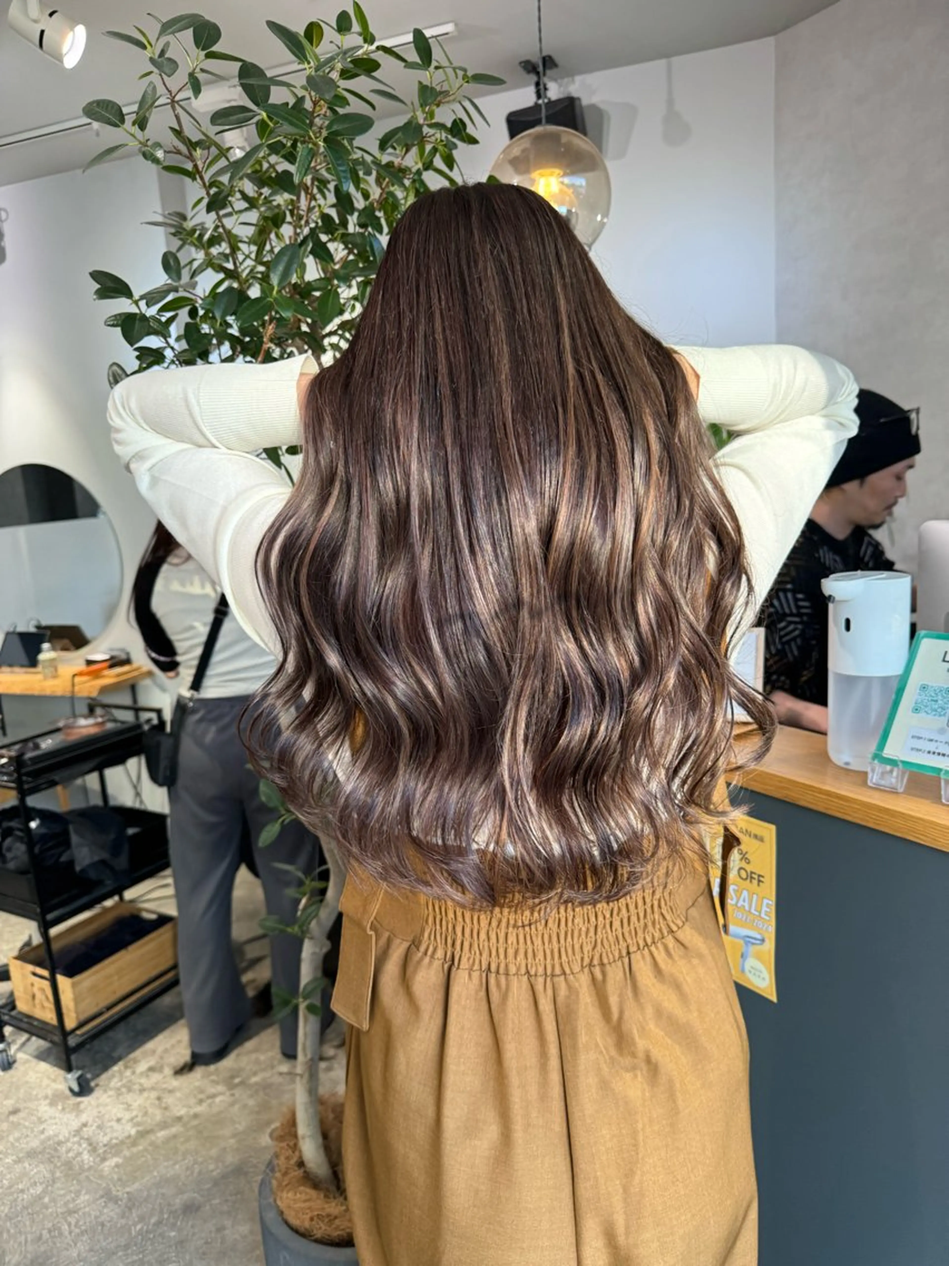 ロング 岸川 恭子のヘアスタイル