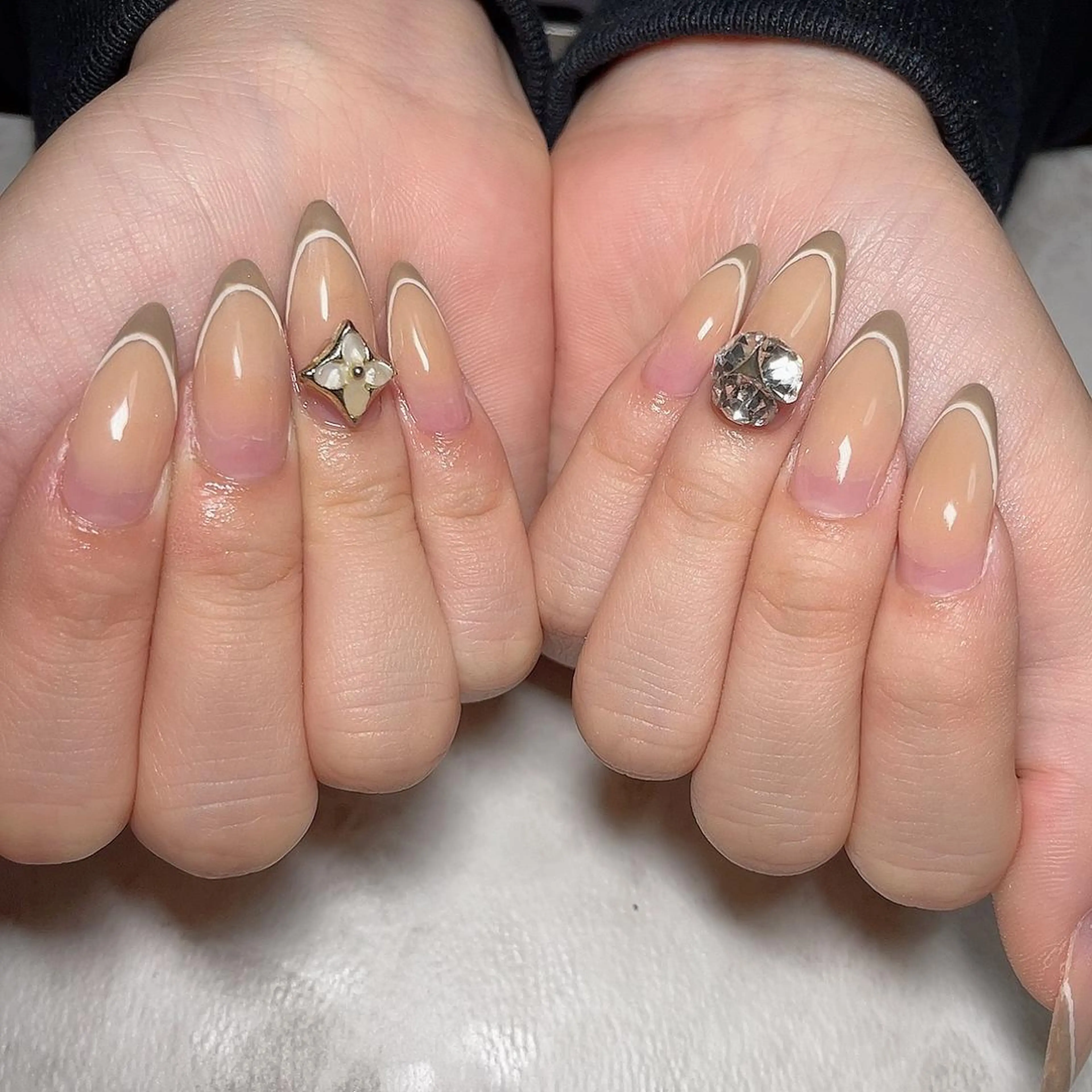 ネイル フレンチネイル ハンドネイル 知花 梨花のネイルデザイン