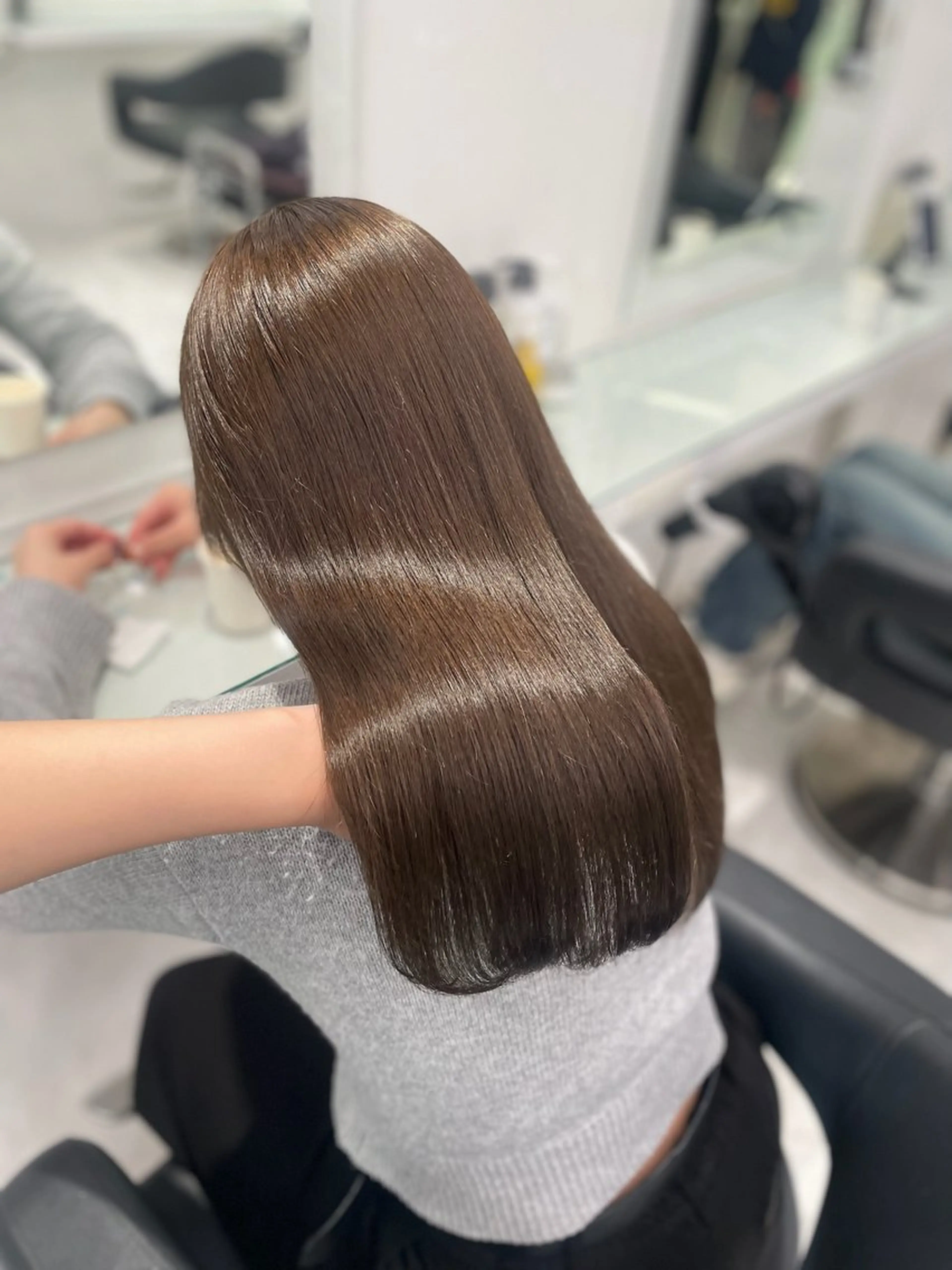 ロング カラー アッシュ アッシュブラウン ブリーチ ブラウンカラー 透明感カラー カット ヘアカラー トリートメント 𓏸レイヤー髪質改善 透けカラーカノン🫧のヘアスタイル