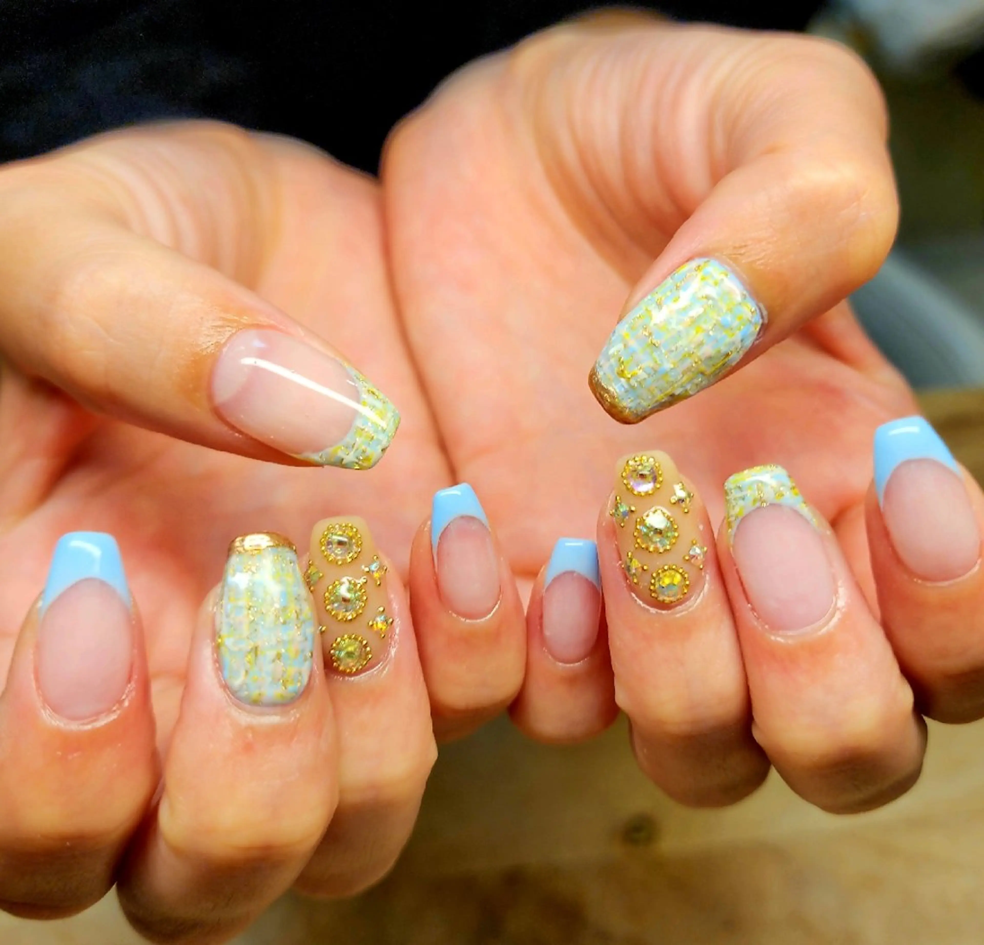 ネイル アートネイル フレンチネイル パステルネイル 春ネイル ストーンネイル ハンドネイル L'instant  Nail Artzのネイルデザイン