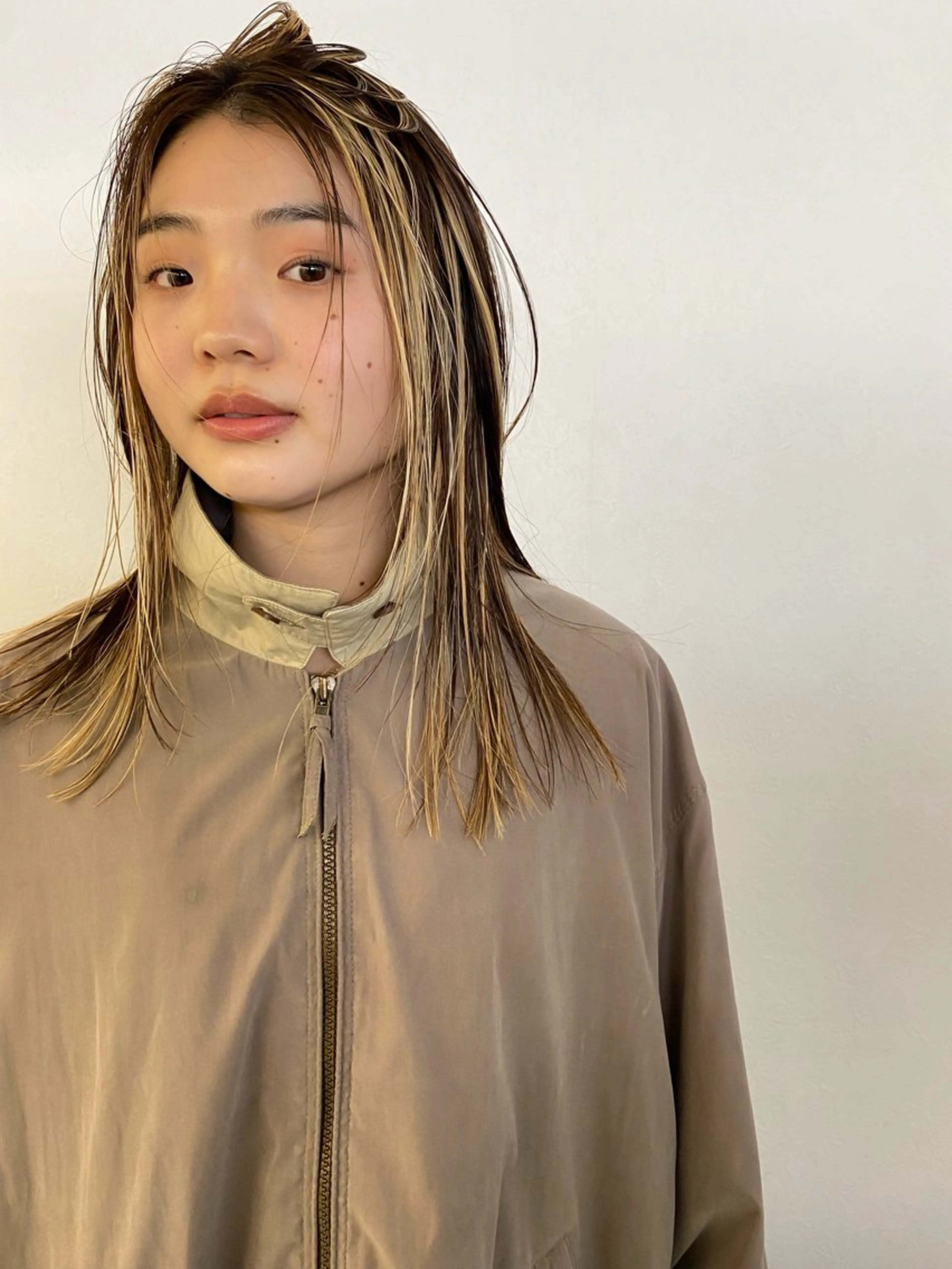 セミロング カラー ハイライトカラー ハイライト ヘアカラー 森貴裕/ベージュ/ パーマ/オリーブのヘアスタイル