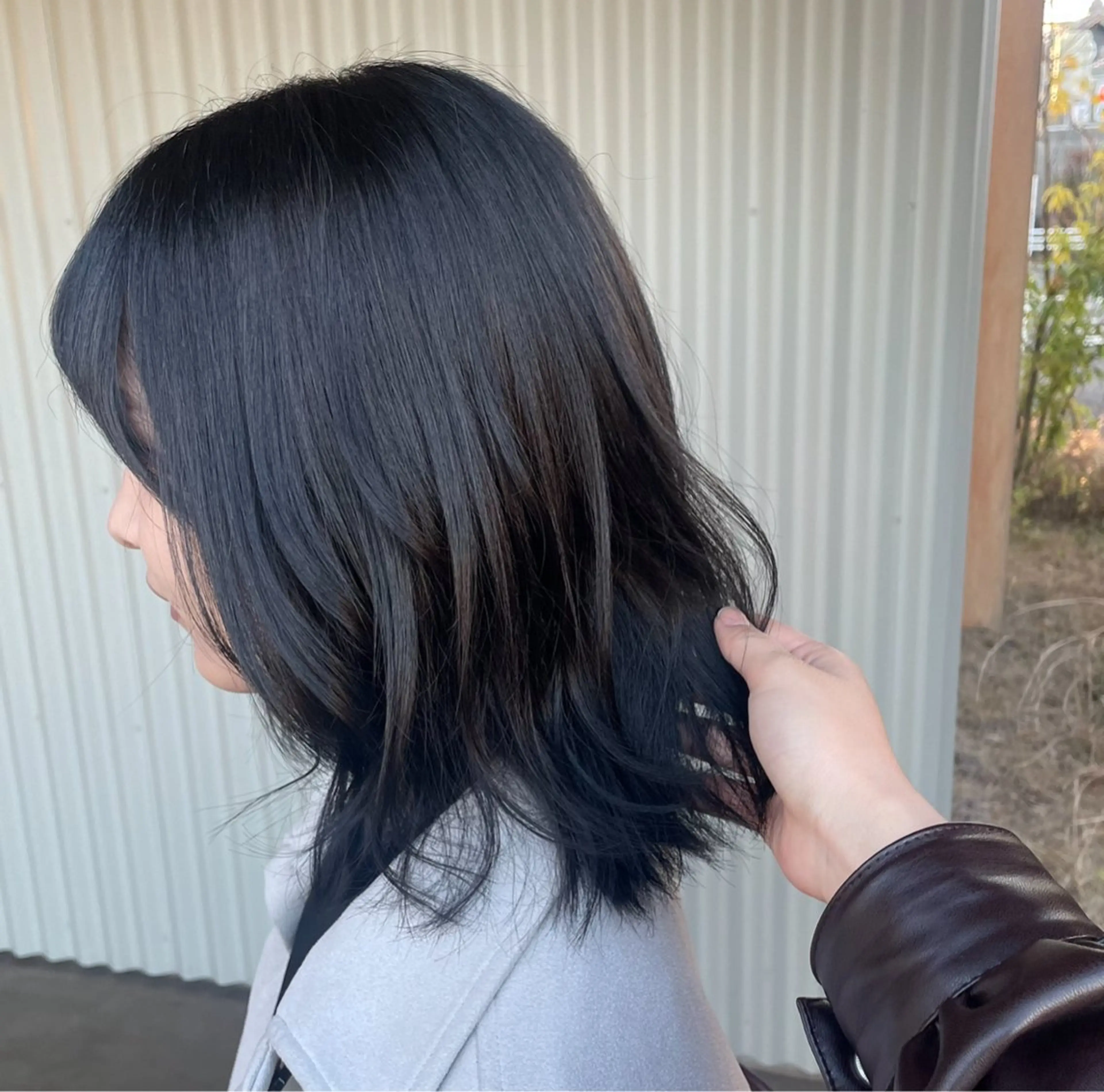 カラー 黒髪 ブルーカラー ブルーブラック 野村 りおのヘアスタイル